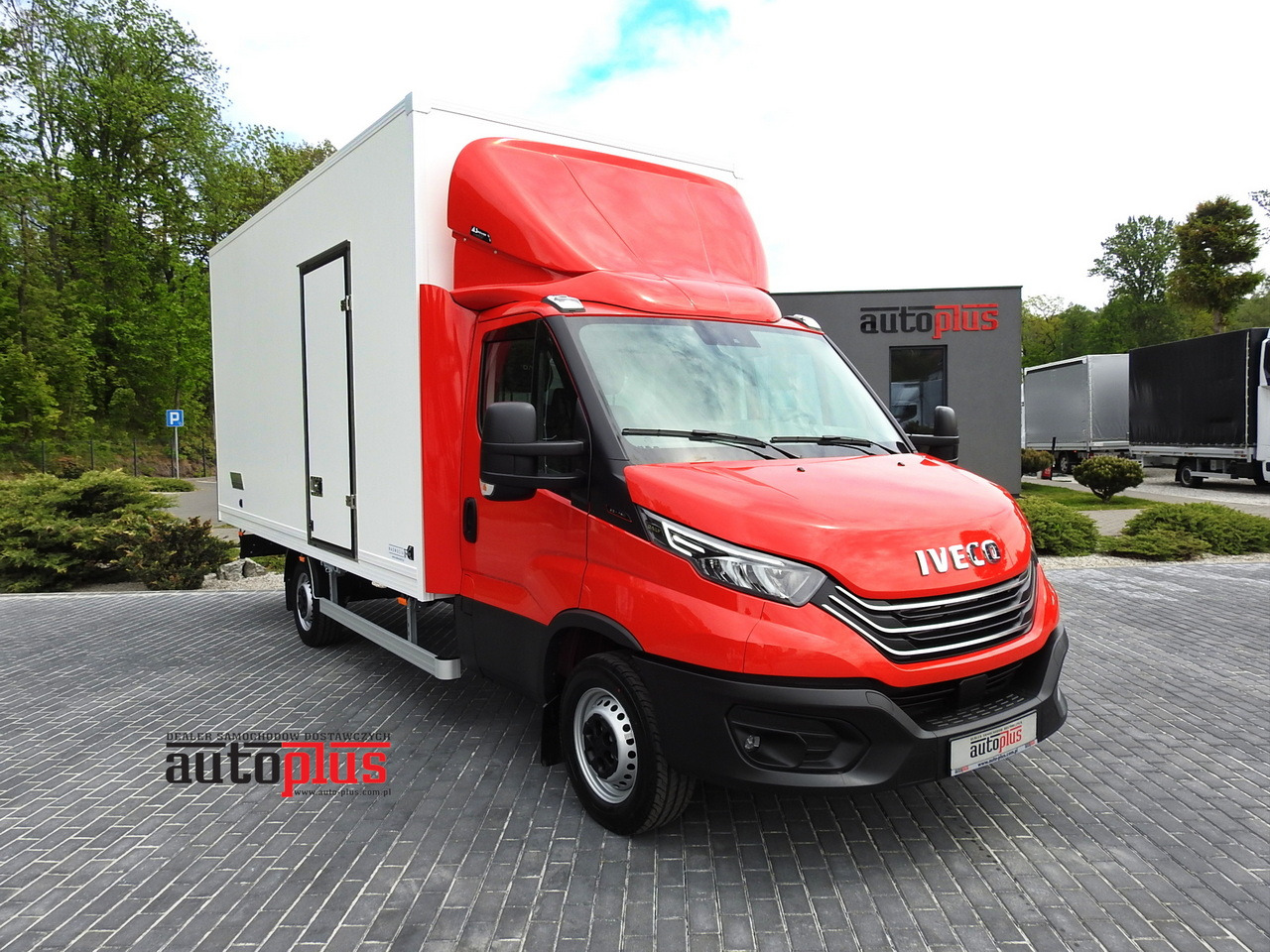 IVECO DAILY 35S18 NEW BOX 10 PALLETS CRUISE CONTROL NAVIGATION AIR CONDITIONING LED LIGHTS GUARANTEE 180HP - Dostavno vozilo sa zatvorenim sandukom: slika IVECO DAILY 35S18 NEW BOX 10 PALLETS CRUISE CONTROL NAVIGATION AIR CONDITIONING LED LIGHTS GUARANTEE 180HP - Dostavno vozilo sa zatvorenim sandukom IVECO DAILY 35S18 NEW BOX 10 PALLETS CRUISE CONTROL NAVIGATION AIR CONDITIONING LED LIGHTS GUARANTEE 180HP - Dostavno vozilo sa zatvorenim sandukom: slika IVECO DAILY 35S18 NEW BOX 10 PALLETS CRUISE CONTROL NAVIGATION AIR CONDITIONING LED LIGHTS GUARANTEE 180HP - Dostavno vozilo sa zatvorenim sandukom