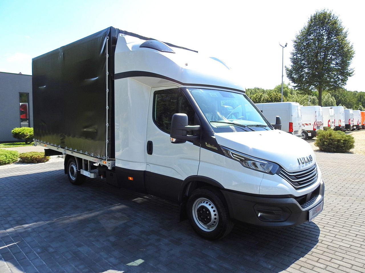 IVECO DAILY 35S18 NEW TARPAULIN 8 PALLETS CRUISE CONTROL NAVIGATION LED LIGHTS AUTOMATIC TRANSMISSION HI-MATIC MANUFACTURERS WARRANTY 180HP - Dostavno vozilo s ceradom: slika IVECO DAILY 35S18 NEW TARPAULIN 8 PALLETS CRUISE CONTROL NAVIGATION LED LIGHTS AUTOMATIC TRANSMISSION HI-MATIC MANUFACTURERS WARRANTY 180HP - Dostavno vozilo s ceradom IVECO DAILY 35S18 NEW TARPAULIN 8 PALLETS CRUISE CONTROL NAVIGATION LED LIGHTS AUTOMATIC TRANSMISSION HI-MATIC MANUFACTURERS WARRANTY 180HP - Dostavno vozilo s ceradom: slika IVECO DAILY 35S18 NEW TARPAULIN 8 PALLETS CRUISE CONTROL NAVIGATION LED LIGHTS AUTOMATIC TRANSMISSION HI-MATIC MANUFACTURERS WARRANTY 180HP - Dostavno vozilo s ceradom