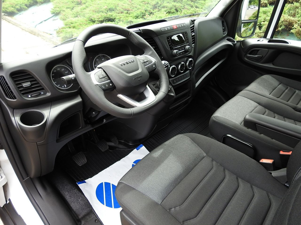 IVECO DAILY 35S18 NEW TARPAULIN WEBASTO CRUISE CONTROL AIR CONDITIONING 180HP - Dostavno vozilo s ceradom: slika IVECO DAILY 35S18 NEW TARPAULIN WEBASTO CRUISE CONTROL AIR CONDITIONING 180HP - Dostavno vozilo s ceradom IVECO DAILY 35S18 NEW TARPAULIN WEBASTO CRUISE CONTROL AIR CONDITIONING 180HP - Dostavno vozilo s ceradom: slika IVECO DAILY 35S18 NEW TARPAULIN WEBASTO CRUISE CONTROL AIR CONDITIONING 180HP - Dostavno vozilo s ceradom