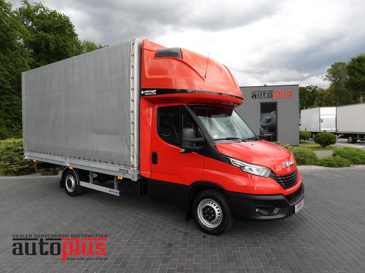 IVECO DAILY 35S18 TARPAULIN 10 PALLETS WEBASTO CRUISE CONTROL LED LIGHTS AIR CONDITIONING 180HP - Dostavno vozilo s ceradom: slika IVECO DAILY 35S18 TARPAULIN 10 PALLETS WEBASTO CRUISE CONTROL LED LIGHTS AIR CONDITIONING 180HP - Dostavno vozilo s ceradom IVECO DAILY 35S18 TARPAULIN 10 PALLETS WEBASTO CRUISE CONTROL LED LIGHTS AIR CONDITIONING 180HP - Dostavno vozilo s ceradom: slika IVECO DAILY 35S18 TARPAULIN 10 PALLETS WEBASTO CRUISE CONTROL LED LIGHTS AIR CONDITIONING 180HP - Dostavno vozilo s ceradom