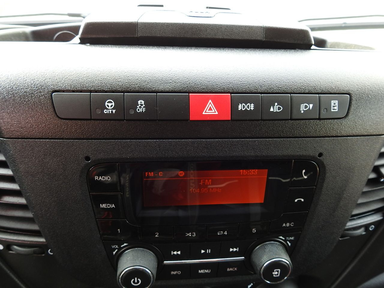 Dostavno vozilo s ceradom IVECO DAILY 35S18 TARPAULIN 10 PALLETS WEBASTO CRUISE CONTROL LED LIGHTS AIR CONDITIONING  180HP: slika Dostavno vozilo s ceradom IVECO DAILY 35S18 TARPAULIN 10 PALLETS WEBASTO CRUISE CONTROL LED LIGHTS AIR CONDITIONING  180HP