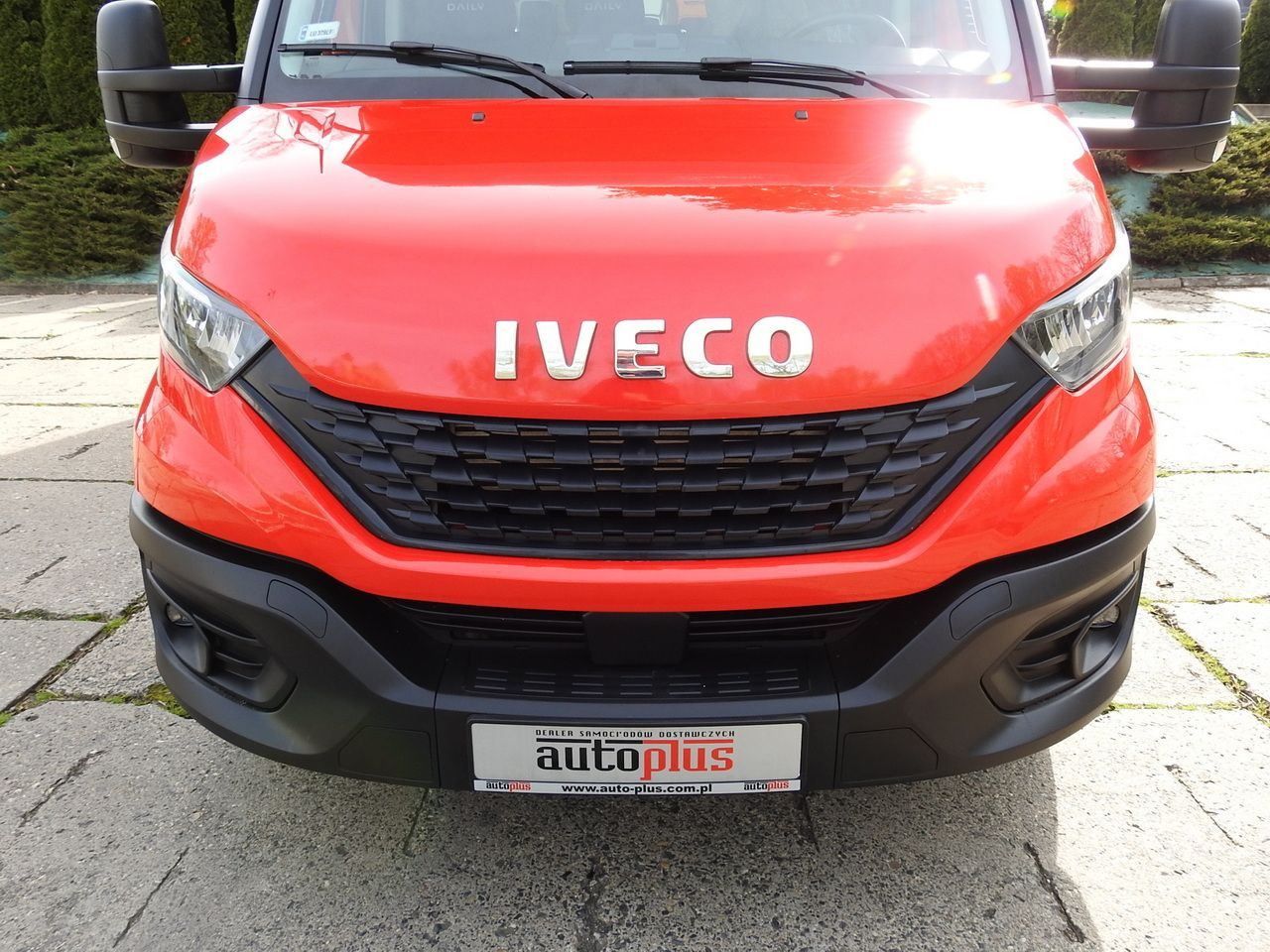 Dostavno vozilo s ceradom IVECO DAILY 35S18 TARPAULIN 10 PALLETS WEBASTO CRUISE CONTROL LED LIGHTS AIR CONDITIONING  180HP: slika Dostavno vozilo s ceradom IVECO DAILY 35S18 TARPAULIN 10 PALLETS WEBASTO CRUISE CONTROL LED LIGHTS AIR CONDITIONING  180HP