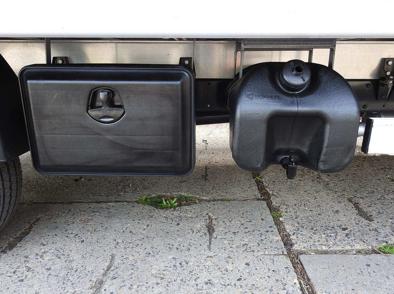 Dostavno vozilo s ceradom IVECO DAILY 35S18 TARPAULIN 10 PALLETS WEBASTO CRUISE CONTROL LED LIGHTS AIR CONDITIONING  180HP: slika Dostavno vozilo s ceradom IVECO DAILY 35S18 TARPAULIN 10 PALLETS WEBASTO CRUISE CONTROL LED LIGHTS AIR CONDITIONING  180HP