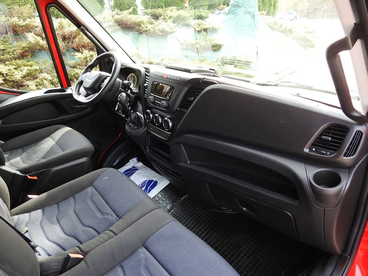 Dostavno vozilo s ceradom IVECO DAILY 35S18 TARPAULIN 10 PALLETS WEBASTO CRUISE CONTROL LED LIGHTS AIR CONDITIONING  180HP: slika Dostavno vozilo s ceradom IVECO DAILY 35S18 TARPAULIN 10 PALLETS WEBASTO CRUISE CONTROL LED LIGHTS AIR CONDITIONING  180HP