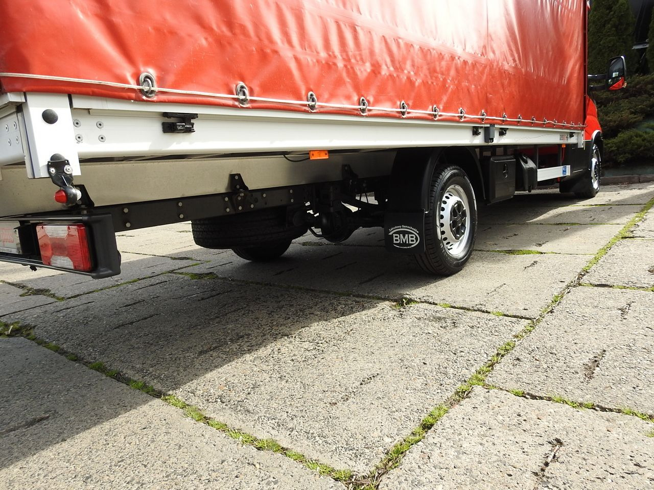 Dostavno vozilo s ceradom IVECO DAILY 35S18 TARPAULIN 10 PALLETS WEBASTO CRUISE CONTROL LED LIGHTS AIR CONDITIONING  180HP: slika Dostavno vozilo s ceradom IVECO DAILY 35S18 TARPAULIN 10 PALLETS WEBASTO CRUISE CONTROL LED LIGHTS AIR CONDITIONING  180HP