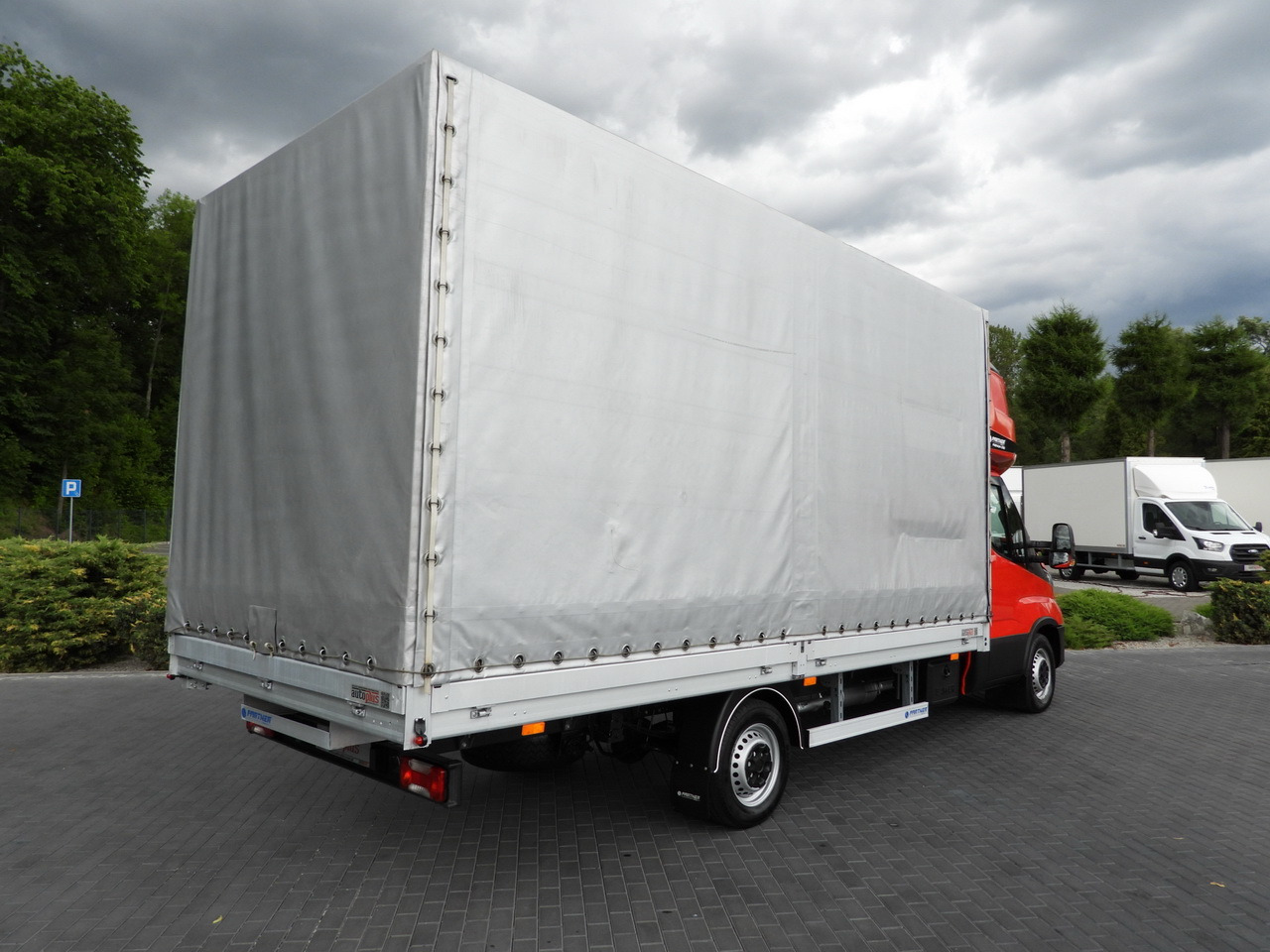 IVECO DAILY 35S18 TARPAULIN 10 PALLETS WEBASTO CRUISE CONTROL LED LIGHTS AIR CONDITIONING 180HP - Dostavno vozilo s ceradom: slika IVECO DAILY 35S18 TARPAULIN 10 PALLETS WEBASTO CRUISE CONTROL LED LIGHTS AIR CONDITIONING 180HP - Dostavno vozilo s ceradom IVECO DAILY 35S18 TARPAULIN 10 PALLETS WEBASTO CRUISE CONTROL LED LIGHTS AIR CONDITIONING 180HP - Dostavno vozilo s ceradom: slika IVECO DAILY 35S18 TARPAULIN 10 PALLETS WEBASTO CRUISE CONTROL LED LIGHTS AIR CONDITIONING 180HP - Dostavno vozilo s ceradom