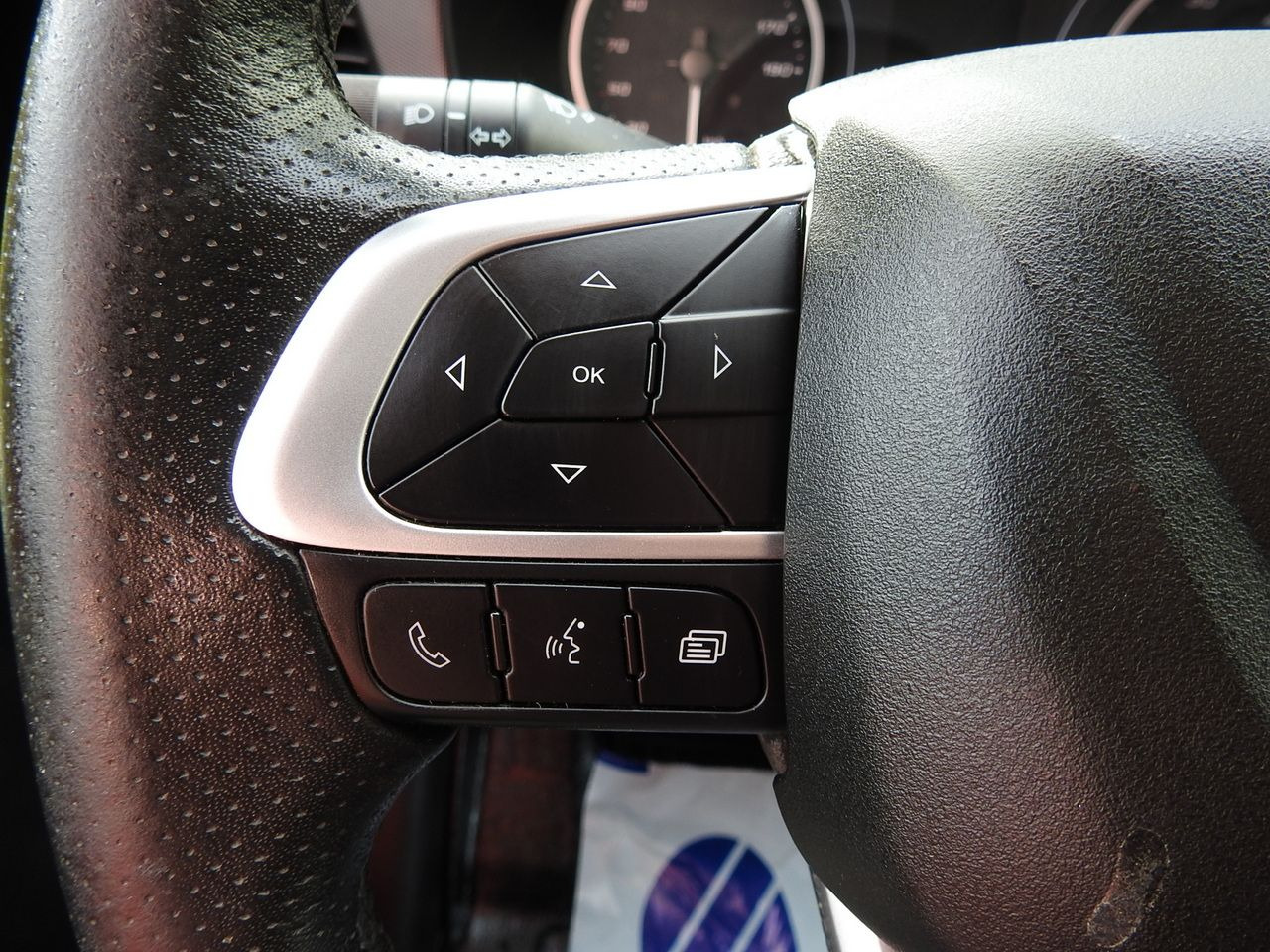 Dostavno vozilo s ceradom IVECO DAILY 35S18 TARPAULIN 10 PALLETS WEBASTO CRUISE CONTROL LED LIGHTS AIR CONDITIONING  180HP: slika Dostavno vozilo s ceradom IVECO DAILY 35S18 TARPAULIN 10 PALLETS WEBASTO CRUISE CONTROL LED LIGHTS AIR CONDITIONING  180HP