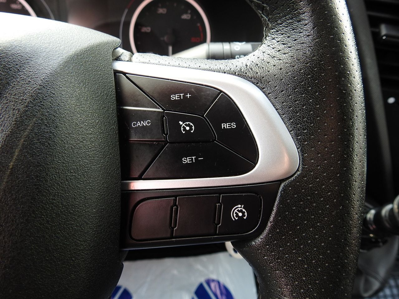 Dostavno vozilo s ceradom IVECO DAILY 35S18 TARPAULIN 10 PALLETS WEBASTO CRUISE CONTROL LED LIGHTS AIR CONDITIONING  180HP: slika Dostavno vozilo s ceradom IVECO DAILY 35S18 TARPAULIN 10 PALLETS WEBASTO CRUISE CONTROL LED LIGHTS AIR CONDITIONING  180HP