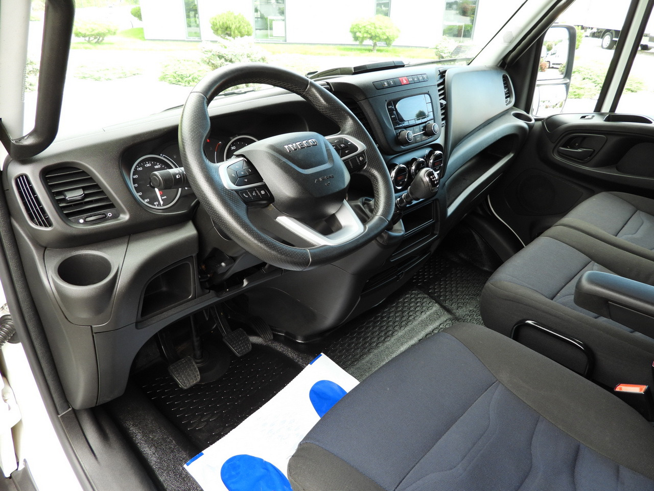 IVECO DAILY 35S18 TARPAULIN 10 PALLETS WEBASTO CRUISE CONTROL LED LIGHTS PNEUMATICS AIR CONDITIONING 180HP - Dostavno vozilo s ceradom: slika IVECO DAILY 35S18 TARPAULIN 10 PALLETS WEBASTO CRUISE CONTROL LED LIGHTS PNEUMATICS AIR CONDITIONING 180HP - Dostavno vozilo s ceradom IVECO DAILY 35S18 TARPAULIN 10 PALLETS WEBASTO CRUISE CONTROL LED LIGHTS PNEUMATICS AIR CONDITIONING 180HP - Dostavno vozilo s ceradom: slika IVECO DAILY 35S18 TARPAULIN 10 PALLETS WEBASTO CRUISE CONTROL LED LIGHTS PNEUMATICS AIR CONDITIONING 180HP - Dostavno vozilo s ceradom