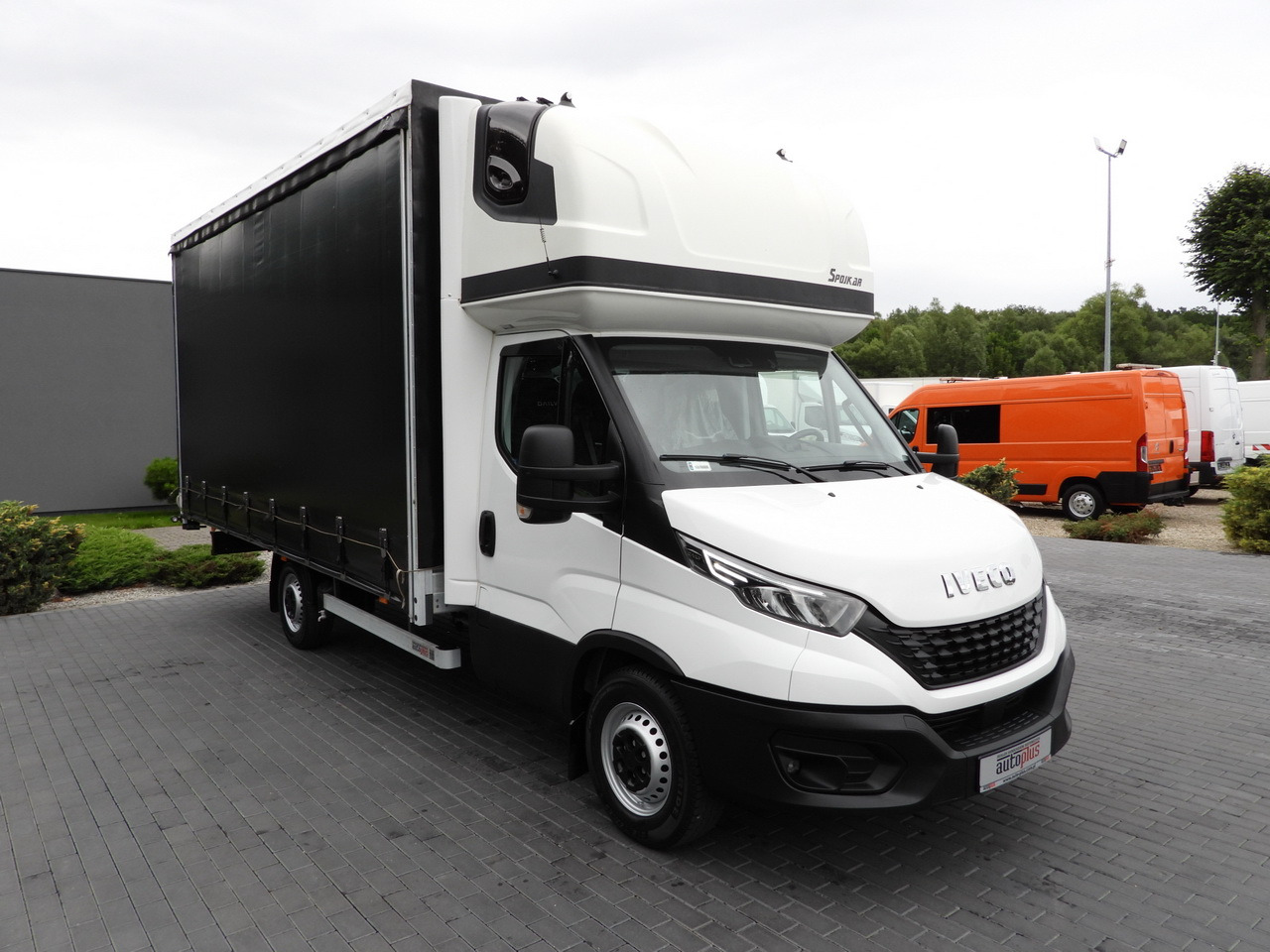 IVECO DAILY 35S18 TARPAULIN 10 PALLETS WEBASTO CRUISE CONTROL NAVIGATION LED LIGHTS AIR CONDITIONING 180HP - Dostavno vozilo s ceradom: slika IVECO DAILY 35S18 TARPAULIN 10 PALLETS WEBASTO CRUISE CONTROL NAVIGATION LED LIGHTS AIR CONDITIONING 180HP - Dostavno vozilo s ceradom IVECO DAILY 35S18 TARPAULIN 10 PALLETS WEBASTO CRUISE CONTROL NAVIGATION LED LIGHTS AIR CONDITIONING 180HP - Dostavno vozilo s ceradom: slika IVECO DAILY 35S18 TARPAULIN 10 PALLETS WEBASTO CRUISE CONTROL NAVIGATION LED LIGHTS AIR CONDITIONING 180HP - Dostavno vozilo s ceradom