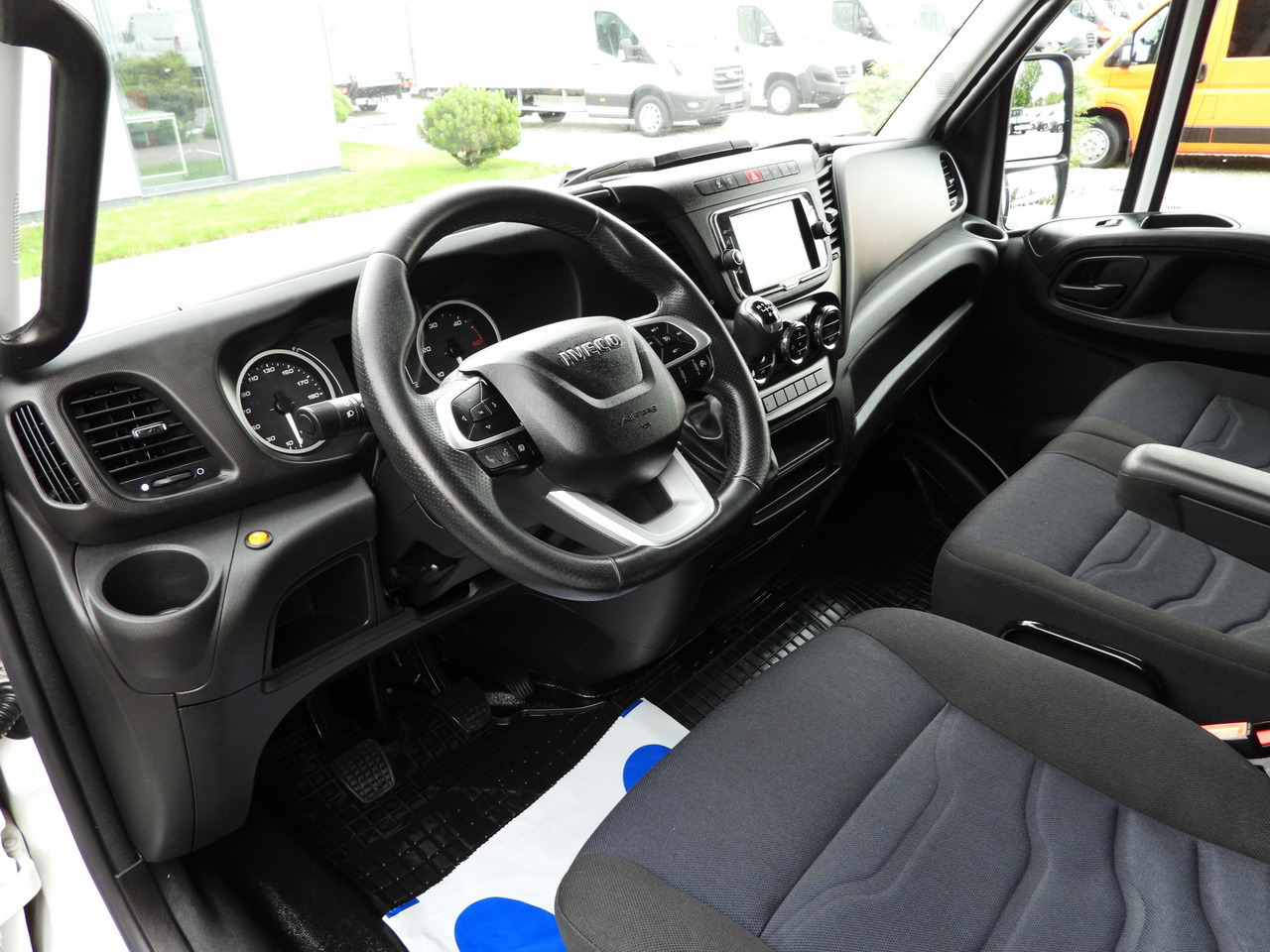 IVECO DAILY 35S18 TARPAULIN 10 PALLETS WEBASTO CRUISE CONTROL NAVIGATION LED LIGHTS AIR CONDITIONING 180HP - Dostavno vozilo s ceradom: slika IVECO DAILY 35S18 TARPAULIN 10 PALLETS WEBASTO CRUISE CONTROL NAVIGATION LED LIGHTS AIR CONDITIONING 180HP - Dostavno vozilo s ceradom IVECO DAILY 35S18 TARPAULIN 10 PALLETS WEBASTO CRUISE CONTROL NAVIGATION LED LIGHTS AIR CONDITIONING 180HP - Dostavno vozilo s ceradom: slika IVECO DAILY 35S18 TARPAULIN 10 PALLETS WEBASTO CRUISE CONTROL NAVIGATION LED LIGHTS AIR CONDITIONING 180HP - Dostavno vozilo s ceradom