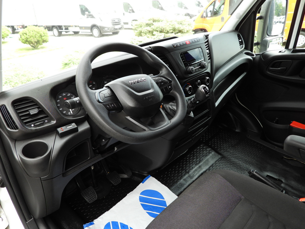 IVECO DAILY 35S18 TARPAULIN LIFT 10 PALLETS WEBASTO CRUISE CONTROL PNEUMATICS AIR CONDITIONING 180HP - Dostavno vozilo s ceradom: slika IVECO DAILY 35S18 TARPAULIN LIFT 10 PALLETS WEBASTO CRUISE CONTROL PNEUMATICS AIR CONDITIONING 180HP - Dostavno vozilo s ceradom IVECO DAILY 35S18 TARPAULIN LIFT 10 PALLETS WEBASTO CRUISE CONTROL PNEUMATICS AIR CONDITIONING 180HP - Dostavno vozilo s ceradom: slika IVECO DAILY 35S18 TARPAULIN LIFT 10 PALLETS WEBASTO CRUISE CONTROL PNEUMATICS AIR CONDITIONING 180HP - Dostavno vozilo s ceradom
