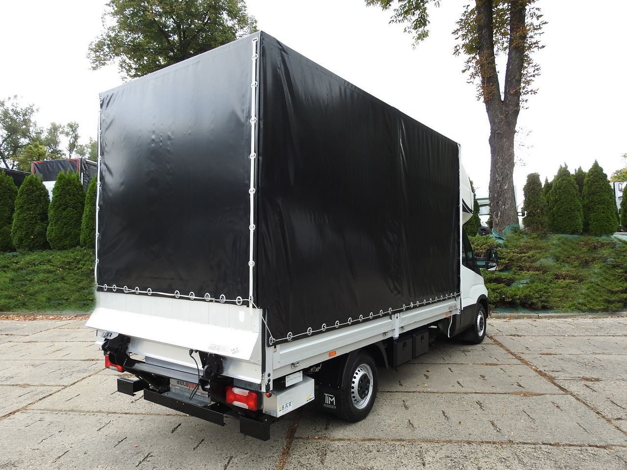 IVECO DAILY 35S18 TARPAULIN LIFT 8 PALLETS CRUISE CONTROL AIR CONDITIONING 180HP - Dostavno vozilo s ceradom: slika IVECO DAILY 35S18 TARPAULIN LIFT 8 PALLETS CRUISE CONTROL AIR CONDITIONING 180HP - Dostavno vozilo s ceradom IVECO DAILY 35S18 TARPAULIN LIFT 8 PALLETS CRUISE CONTROL AIR CONDITIONING 180HP - Dostavno vozilo s ceradom: slika IVECO DAILY 35S18 TARPAULIN LIFT 8 PALLETS CRUISE CONTROL AIR CONDITIONING 180HP - Dostavno vozilo s ceradom