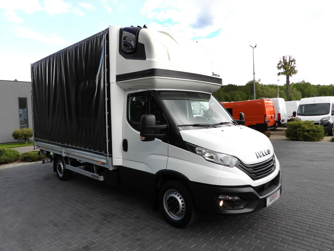 IVECO DAILY 35S18 TARPAULIN LIFT 8 PALLETS WEBASTO CRUISE CONTROL AIR CONDITIONING 180HP - Dostavno vozilo s ceradom: slika IVECO DAILY 35S18 TARPAULIN LIFT 8 PALLETS WEBASTO CRUISE CONTROL AIR CONDITIONING 180HP - Dostavno vozilo s ceradom IVECO DAILY 35S18 TARPAULIN LIFT 8 PALLETS WEBASTO CRUISE CONTROL AIR CONDITIONING 180HP - Dostavno vozilo s ceradom: slika IVECO DAILY 35S18 TARPAULIN LIFT 8 PALLETS WEBASTO CRUISE CONTROL AIR CONDITIONING 180HP - Dostavno vozilo s ceradom