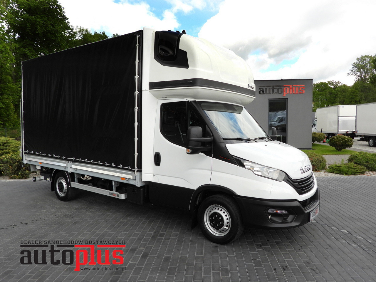 IVECO DAILY 35S18 TARPAULIN LIFT 8 PALLETS WEBASTO CRUISE CONTROL AIR CONDITIONING 180HP - Dostavno vozilo s ceradom: slika IVECO DAILY 35S18 TARPAULIN LIFT 8 PALLETS WEBASTO CRUISE CONTROL AIR CONDITIONING 180HP - Dostavno vozilo s ceradom IVECO DAILY 35S18 TARPAULIN LIFT 8 PALLETS WEBASTO CRUISE CONTROL AIR CONDITIONING 180HP - Dostavno vozilo s ceradom: slika IVECO DAILY 35S18 TARPAULIN LIFT 8 PALLETS WEBASTO CRUISE CONTROL AIR CONDITIONING 180HP - Dostavno vozilo s ceradom