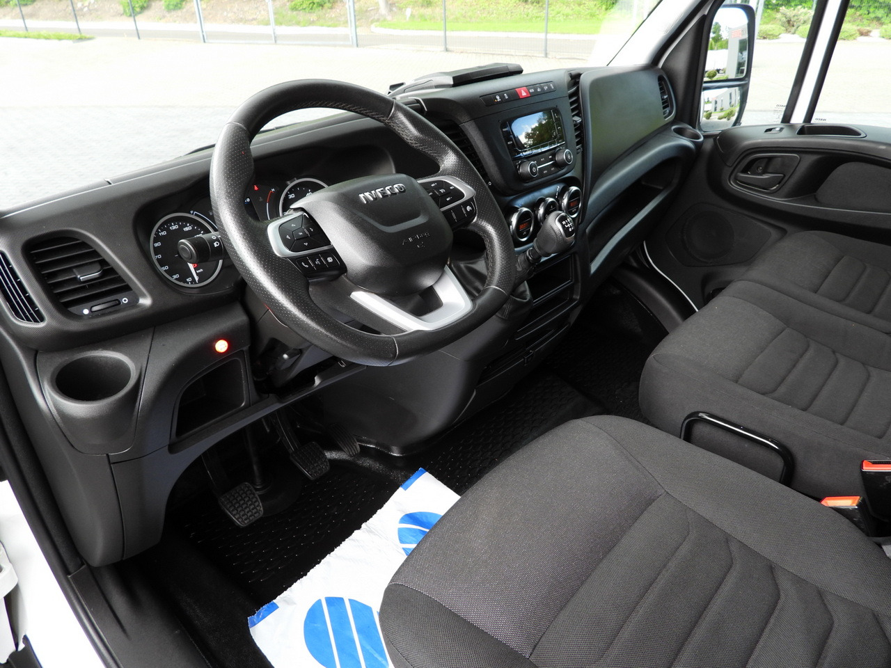 IVECO DAILY 35S18 TARPAULIN LIFT 8 PALLETS WEBASTO CRUISE CONTROL AIR CONDITIONING 180HP - Dostavno vozilo s ceradom: slika IVECO DAILY 35S18 TARPAULIN LIFT 8 PALLETS WEBASTO CRUISE CONTROL AIR CONDITIONING 180HP - Dostavno vozilo s ceradom IVECO DAILY 35S18 TARPAULIN LIFT 8 PALLETS WEBASTO CRUISE CONTROL AIR CONDITIONING 180HP - Dostavno vozilo s ceradom: slika IVECO DAILY 35S18 TARPAULIN LIFT 8 PALLETS WEBASTO CRUISE CONTROL AIR CONDITIONING 180HP - Dostavno vozilo s ceradom