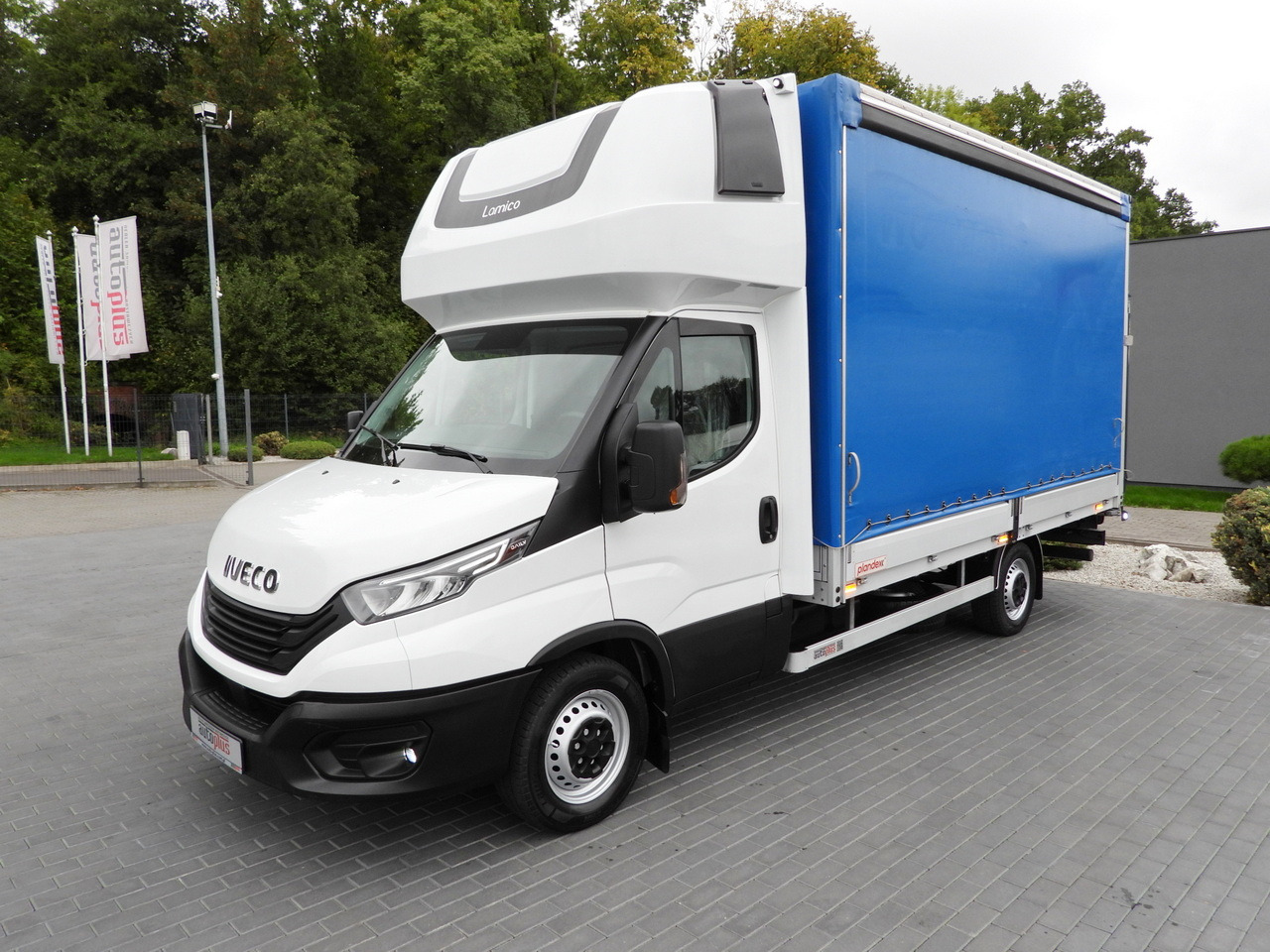 Dostavno vozilo s ceradom IVECO DAILY 35S18 TARPAULIN LIFT 8 PALLETS WEBASTO CRUISE CONTROL LED LIGHTS AIR CONDITIONING  180HP: slika Dostavno vozilo s ceradom IVECO DAILY 35S18 TARPAULIN LIFT 8 PALLETS WEBASTO CRUISE CONTROL LED LIGHTS AIR CONDITIONING  180HP