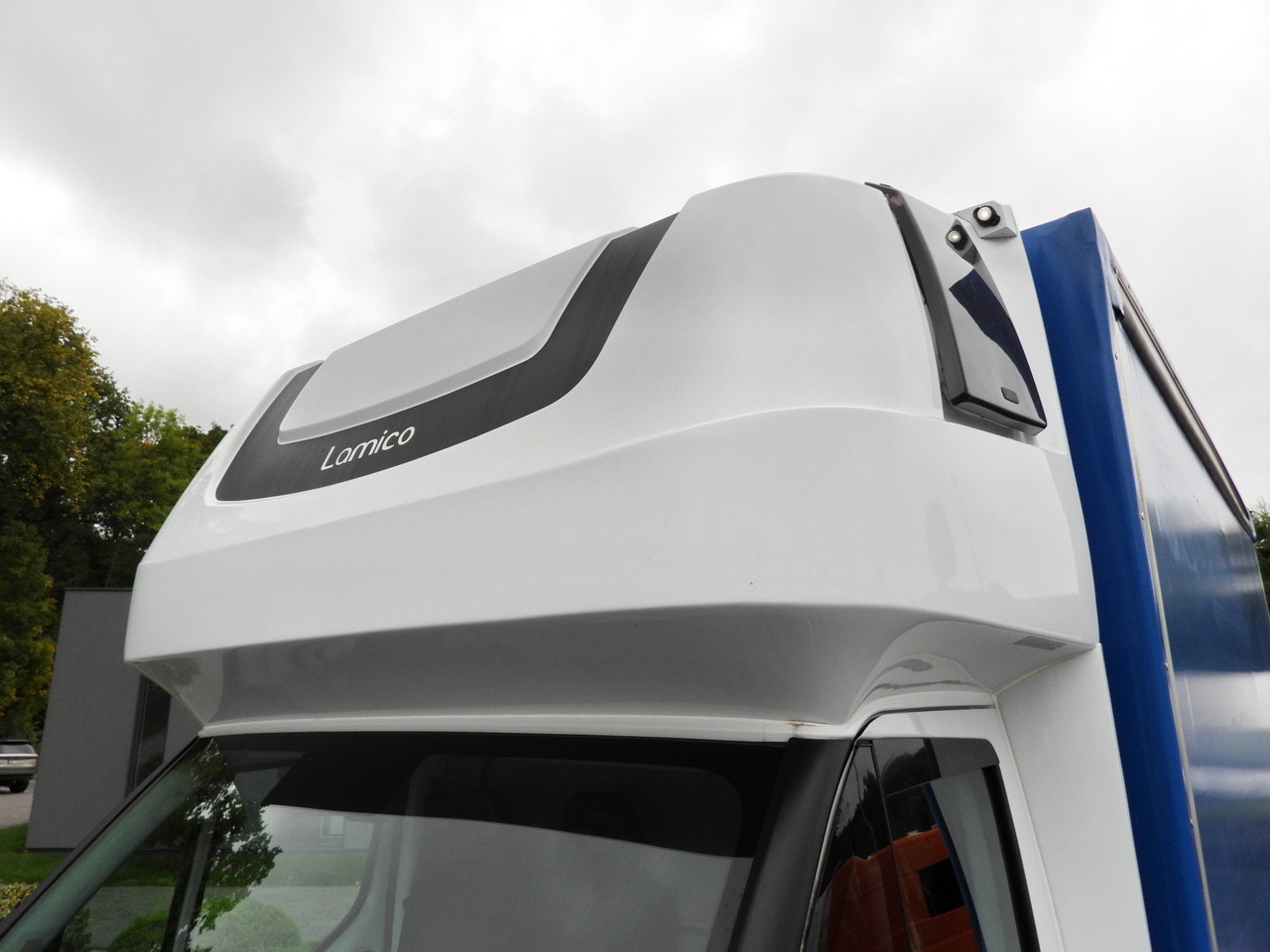 Dostavno vozilo s ceradom IVECO DAILY 35S18 TARPAULIN LIFT 8 PALLETS WEBASTO CRUISE CONTROL LED LIGHTS AIR CONDITIONING  180HP: slika Dostavno vozilo s ceradom IVECO DAILY 35S18 TARPAULIN LIFT 8 PALLETS WEBASTO CRUISE CONTROL LED LIGHTS AIR CONDITIONING  180HP