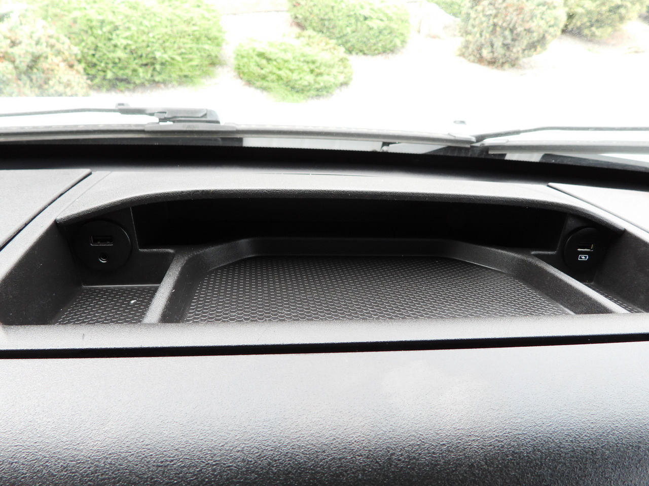 Dostavno vozilo s ceradom IVECO DAILY 35S18 TARPAULIN LIFT 8 PALLETS WEBASTO CRUISE CONTROL LED LIGHTS AIR CONDITIONING  180HP: slika Dostavno vozilo s ceradom IVECO DAILY 35S18 TARPAULIN LIFT 8 PALLETS WEBASTO CRUISE CONTROL LED LIGHTS AIR CONDITIONING  180HP