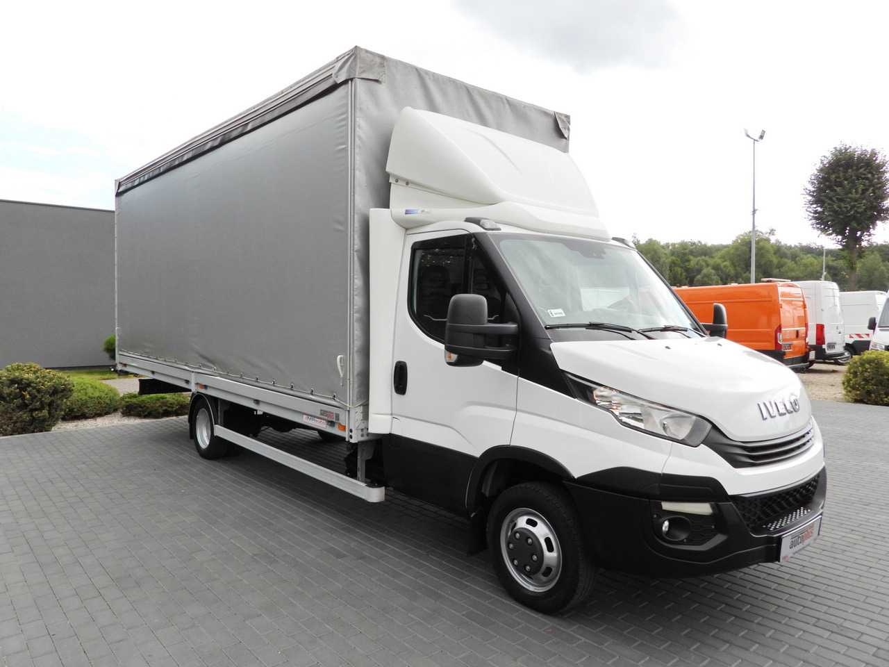 IVECO DAILY 50C15 TARPAULIN 12 PALLETS CRUISE CONTROL TWIN WHEELS AIR CONDITIONING  150HP - Dostavno vozilo s ceradom: slika IVECO DAILY 50C15 TARPAULIN 12 PALLETS CRUISE CONTROL TWIN WHEELS AIR CONDITIONING  150HP - Dostavno vozilo s ceradom IVECO DAILY 50C15 TARPAULIN 12 PALLETS CRUISE CONTROL TWIN WHEELS AIR CONDITIONING  150HP - Dostavno vozilo s ceradom: slika IVECO DAILY 50C15 TARPAULIN 12 PALLETS CRUISE CONTROL TWIN WHEELS AIR CONDITIONING  150HP - Dostavno vozilo s ceradom