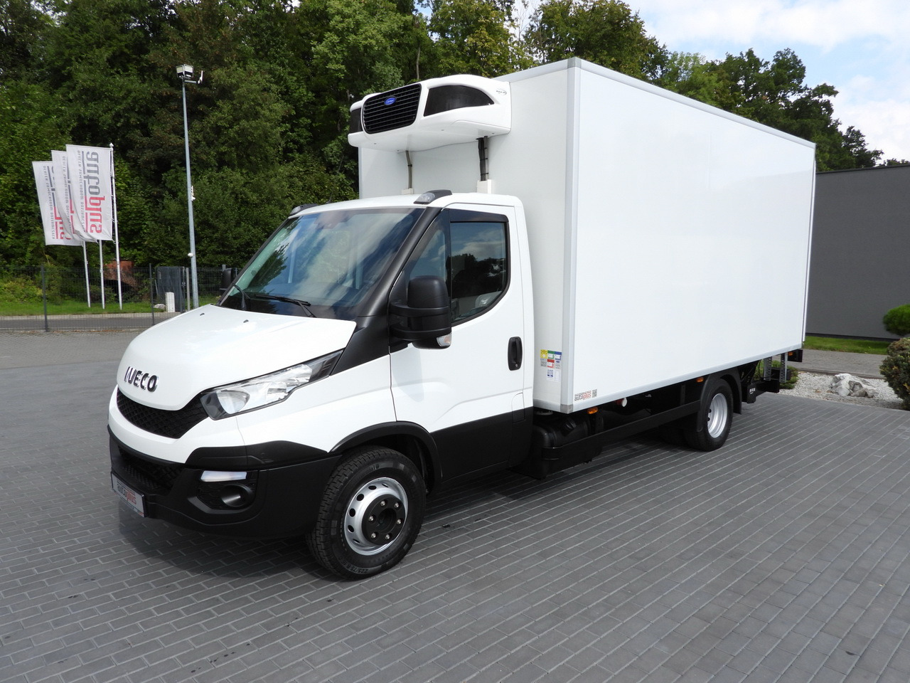 Kamion hladnjača IVECO DAILY 70C17 REFRIGERATOR 1*C LIFT 10 PALLETS POWER SUPPLY 230V CRUISE CONTROL AIR CONDITIONING PNEUMATICS AUTOMATIC TRANSMISSION HI-MATIC TWIN WHEELS 170HP: slika Kamion hladnjača IVECO DAILY 70C17 REFRIGERATOR 1*C LIFT 10 PALLETS POWER SUPPLY 230V CRUISE CONTROL AIR CONDITIONING PNEUMATICS AUTOMATIC TRANSMISSION HI-MATIC TWIN WHEELS 170HP Kamion hladnjača IVECO DAILY 70C17 REFRIGERATOR 1*C LIFT 10 PALLETS POWER SUPPLY 230V CRUISE CONTROL AIR CONDITIONING PNEUMATICS AUTOMATIC TRANSMISSION HI-MATIC TWIN WHEELS 170HP: slika Kamion hladnjača IVECO DAILY 70C17 REFRIGERATOR 1*C LIFT 10 PALLETS POWER SUPPLY 230V CRUISE CONTROL AIR CONDITIONING PNEUMATICS AUTOMATIC TRANSMISSION HI-MATIC TWIN WHEELS 170HP