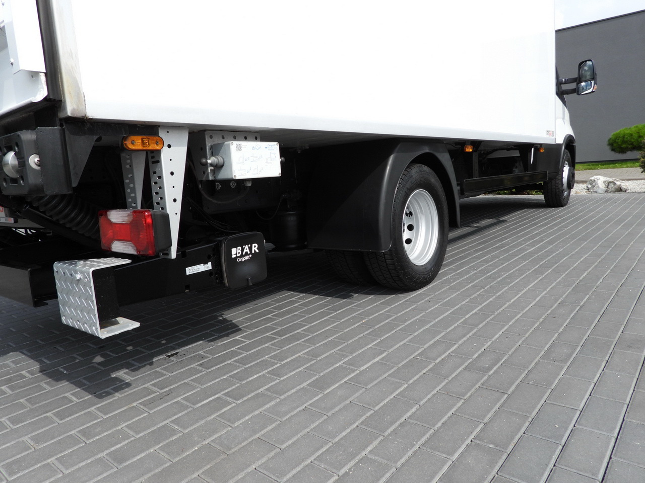 Kamion hladnjača IVECO DAILY 70C17 REFRIGERATOR 1*C LIFT 10 PALLETS POWER SUPPLY 230V CRUISE CONTROL AIR CONDITIONING PNEUMATICS AUTOMATIC TRANSMISSION HI-MATIC TWIN WHEELS 170HP: slika Kamion hladnjača IVECO DAILY 70C17 REFRIGERATOR 1*C LIFT 10 PALLETS POWER SUPPLY 230V CRUISE CONTROL AIR CONDITIONING PNEUMATICS AUTOMATIC TRANSMISSION HI-MATIC TWIN WHEELS 170HP Kamion hladnjača IVECO DAILY 70C17 REFRIGERATOR 1*C LIFT 10 PALLETS POWER SUPPLY 230V CRUISE CONTROL AIR CONDITIONING PNEUMATICS AUTOMATIC TRANSMISSION HI-MATIC TWIN WHEELS 170HP: slika Kamion hladnjača IVECO DAILY 70C17 REFRIGERATOR 1*C LIFT 10 PALLETS POWER SUPPLY 230V CRUISE CONTROL AIR CONDITIONING PNEUMATICS AUTOMATIC TRANSMISSION HI-MATIC TWIN WHEELS 170HP