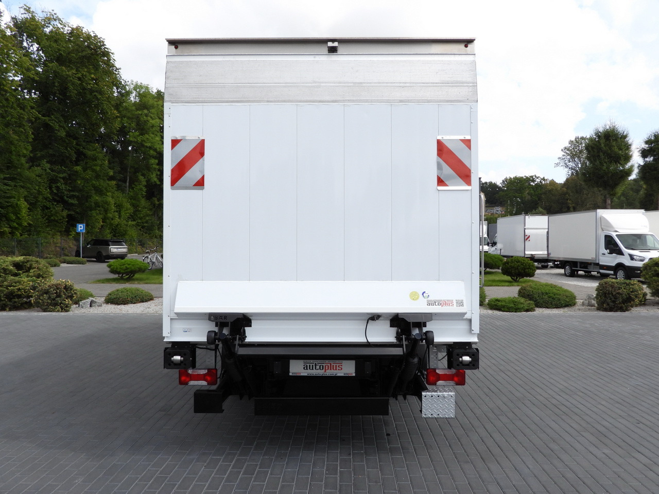 Kamion hladnjača IVECO DAILY 70C17 REFRIGERATOR 1*C LIFT 10 PALLETS POWER SUPPLY 230V CRUISE CONTROL AIR CONDITIONING PNEUMATICS AUTOMATIC TRANSMISSION HI-MATIC TWIN WHEELS 170HP: slika Kamion hladnjača IVECO DAILY 70C17 REFRIGERATOR 1*C LIFT 10 PALLETS POWER SUPPLY 230V CRUISE CONTROL AIR CONDITIONING PNEUMATICS AUTOMATIC TRANSMISSION HI-MATIC TWIN WHEELS 170HP Kamion hladnjača IVECO DAILY 70C17 REFRIGERATOR 1*C LIFT 10 PALLETS POWER SUPPLY 230V CRUISE CONTROL AIR CONDITIONING PNEUMATICS AUTOMATIC TRANSMISSION HI-MATIC TWIN WHEELS 170HP: slika Kamion hladnjača IVECO DAILY 70C17 REFRIGERATOR 1*C LIFT 10 PALLETS POWER SUPPLY 230V CRUISE CONTROL AIR CONDITIONING PNEUMATICS AUTOMATIC TRANSMISSION HI-MATIC TWIN WHEELS 170HP