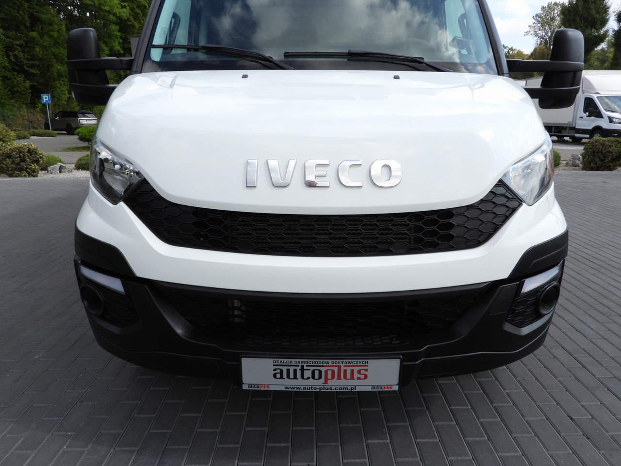 Kamion hladnjača IVECO DAILY 70C17 REFRIGERATOR 1*C LIFT 10 PALLETS POWER SUPPLY 230V CRUISE CONTROL AIR CONDITIONING PNEUMATICS AUTOMATIC TRANSMISSION HI-MATIC TWIN WHEELS 170HP: slika Kamion hladnjača IVECO DAILY 70C17 REFRIGERATOR 1*C LIFT 10 PALLETS POWER SUPPLY 230V CRUISE CONTROL AIR CONDITIONING PNEUMATICS AUTOMATIC TRANSMISSION HI-MATIC TWIN WHEELS 170HP Kamion hladnjača IVECO DAILY 70C17 REFRIGERATOR 1*C LIFT 10 PALLETS POWER SUPPLY 230V CRUISE CONTROL AIR CONDITIONING PNEUMATICS AUTOMATIC TRANSMISSION HI-MATIC TWIN WHEELS 170HP: slika Kamion hladnjača IVECO DAILY 70C17 REFRIGERATOR 1*C LIFT 10 PALLETS POWER SUPPLY 230V CRUISE CONTROL AIR CONDITIONING PNEUMATICS AUTOMATIC TRANSMISSION HI-MATIC TWIN WHEELS 170HP