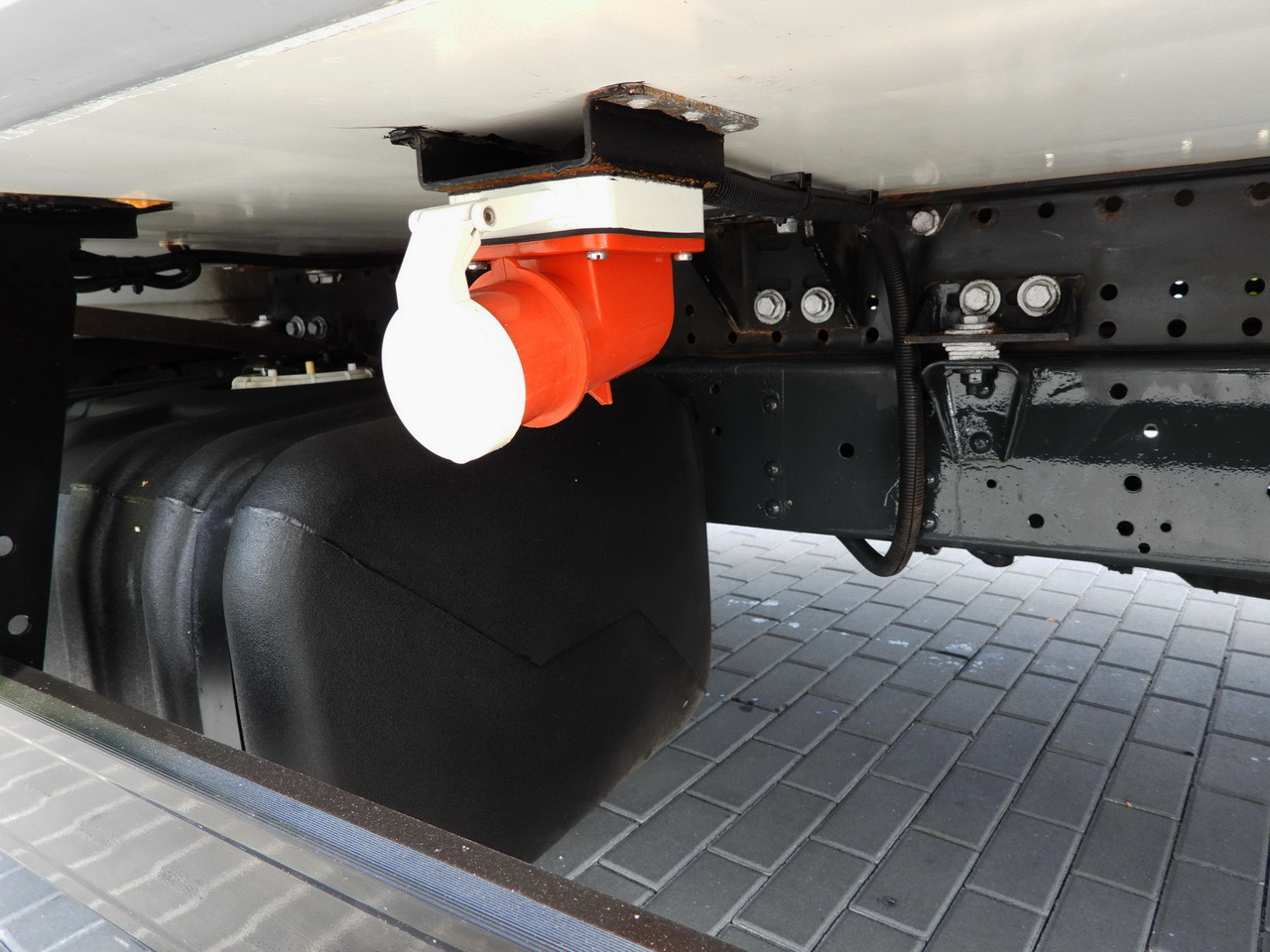 Kamion hladnjača IVECO DAILY 70C17 REFRIGERATOR 1*C LIFT 10 PALLETS POWER SUPPLY 230V CRUISE CONTROL AIR CONDITIONING PNEUMATICS AUTOMATIC TRANSMISSION HI-MATIC TWIN WHEELS 170HP: slika Kamion hladnjača IVECO DAILY 70C17 REFRIGERATOR 1*C LIFT 10 PALLETS POWER SUPPLY 230V CRUISE CONTROL AIR CONDITIONING PNEUMATICS AUTOMATIC TRANSMISSION HI-MATIC TWIN WHEELS 170HP Kamion hladnjača IVECO DAILY 70C17 REFRIGERATOR 1*C LIFT 10 PALLETS POWER SUPPLY 230V CRUISE CONTROL AIR CONDITIONING PNEUMATICS AUTOMATIC TRANSMISSION HI-MATIC TWIN WHEELS 170HP: slika Kamion hladnjača IVECO DAILY 70C17 REFRIGERATOR 1*C LIFT 10 PALLETS POWER SUPPLY 230V CRUISE CONTROL AIR CONDITIONING PNEUMATICS AUTOMATIC TRANSMISSION HI-MATIC TWIN WHEELS 170HP