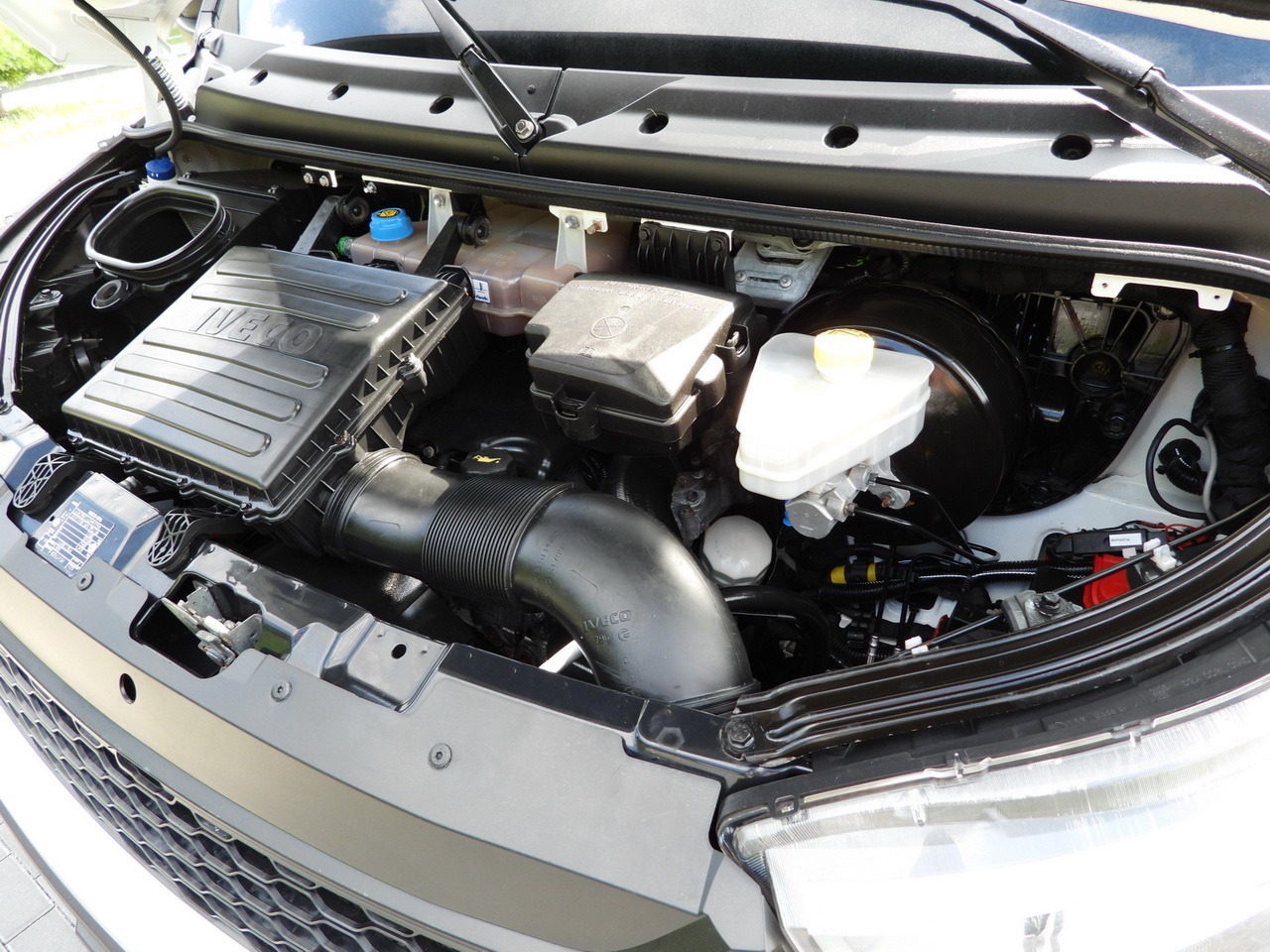 Kamion hladnjača IVECO DAILY 70C17 REFRIGERATOR 1*C LIFT 10 PALLETS POWER SUPPLY 230V CRUISE CONTROL AIR CONDITIONING PNEUMATICS AUTOMATIC TRANSMISSION HI-MATIC TWIN WHEELS 170HP: slika Kamion hladnjača IVECO DAILY 70C17 REFRIGERATOR 1*C LIFT 10 PALLETS POWER SUPPLY 230V CRUISE CONTROL AIR CONDITIONING PNEUMATICS AUTOMATIC TRANSMISSION HI-MATIC TWIN WHEELS 170HP Kamion hladnjača IVECO DAILY 70C17 REFRIGERATOR 1*C LIFT 10 PALLETS POWER SUPPLY 230V CRUISE CONTROL AIR CONDITIONING PNEUMATICS AUTOMATIC TRANSMISSION HI-MATIC TWIN WHEELS 170HP: slika Kamion hladnjača IVECO DAILY 70C17 REFRIGERATOR 1*C LIFT 10 PALLETS POWER SUPPLY 230V CRUISE CONTROL AIR CONDITIONING PNEUMATICS AUTOMATIC TRANSMISSION HI-MATIC TWIN WHEELS 170HP