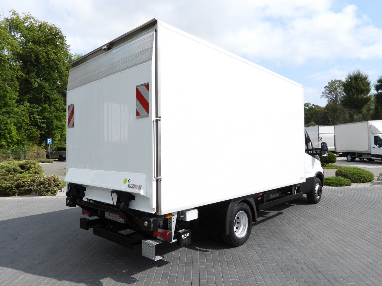 IVECO DAILY 70C17 REFRIGERATOR 1*C LIFT 10 PALLETS POWER SUPPLY 230V CRUISE CONTROL AIR CONDITIONING PNEUMATICS AUTOMATIC TRANSMISSION HI-MATIC TWIN WHEELS  170HP - Kamion hladnjača: slika IVECO DAILY 70C17 REFRIGERATOR 1*C LIFT 10 PALLETS POWER SUPPLY 230V CRUISE CONTROL AIR CONDITIONING PNEUMATICS AUTOMATIC TRANSMISSION HI-MATIC TWIN WHEELS  170HP - Kamion hladnjača IVECO DAILY 70C17 REFRIGERATOR 1*C LIFT 10 PALLETS POWER SUPPLY 230V CRUISE CONTROL AIR CONDITIONING PNEUMATICS AUTOMATIC TRANSMISSION HI-MATIC TWIN WHEELS  170HP - Kamion hladnjača: slika IVECO DAILY 70C17 REFRIGERATOR 1*C LIFT 10 PALLETS POWER SUPPLY 230V CRUISE CONTROL AIR CONDITIONING PNEUMATICS AUTOMATIC TRANSMISSION HI-MATIC TWIN WHEELS  170HP - Kamion hladnjača