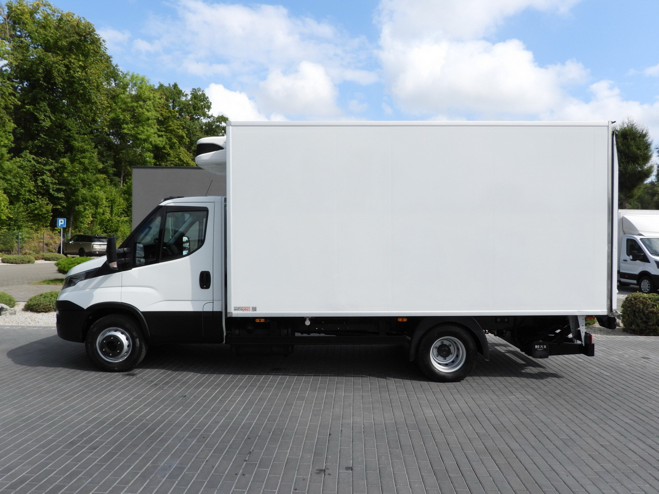 Kamion hladnjača IVECO DAILY 70C17 REFRIGERATOR 1*C LIFT 10 PALLETS POWER SUPPLY 230V CRUISE CONTROL AIR CONDITIONING PNEUMATICS AUTOMATIC TRANSMISSION HI-MATIC TWIN WHEELS 170HP: slika Kamion hladnjača IVECO DAILY 70C17 REFRIGERATOR 1*C LIFT 10 PALLETS POWER SUPPLY 230V CRUISE CONTROL AIR CONDITIONING PNEUMATICS AUTOMATIC TRANSMISSION HI-MATIC TWIN WHEELS 170HP Kamion hladnjača IVECO DAILY 70C17 REFRIGERATOR 1*C LIFT 10 PALLETS POWER SUPPLY 230V CRUISE CONTROL AIR CONDITIONING PNEUMATICS AUTOMATIC TRANSMISSION HI-MATIC TWIN WHEELS 170HP: slika Kamion hladnjača IVECO DAILY 70C17 REFRIGERATOR 1*C LIFT 10 PALLETS POWER SUPPLY 230V CRUISE CONTROL AIR CONDITIONING PNEUMATICS AUTOMATIC TRANSMISSION HI-MATIC TWIN WHEELS 170HP