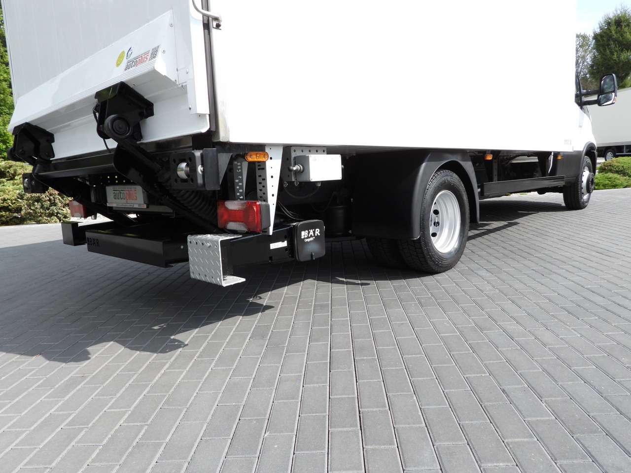 Kamion hladnjača IVECO DAILY 70C17 REFRIGERATOR 1*C LIFT 10 PALLETS POWER SUPPLY 230V CRUISE CONTROL AIR CONDITIONING PNEUMATICS AUTOMATIC TRANSMISSION HI-MATIC TWIN WHEELS 170HP: slika Kamion hladnjača IVECO DAILY 70C17 REFRIGERATOR 1*C LIFT 10 PALLETS POWER SUPPLY 230V CRUISE CONTROL AIR CONDITIONING PNEUMATICS AUTOMATIC TRANSMISSION HI-MATIC TWIN WHEELS 170HP Kamion hladnjača IVECO DAILY 70C17 REFRIGERATOR 1*C LIFT 10 PALLETS POWER SUPPLY 230V CRUISE CONTROL AIR CONDITIONING PNEUMATICS AUTOMATIC TRANSMISSION HI-MATIC TWIN WHEELS 170HP: slika Kamion hladnjača IVECO DAILY 70C17 REFRIGERATOR 1*C LIFT 10 PALLETS POWER SUPPLY 230V CRUISE CONTROL AIR CONDITIONING PNEUMATICS AUTOMATIC TRANSMISSION HI-MATIC TWIN WHEELS 170HP