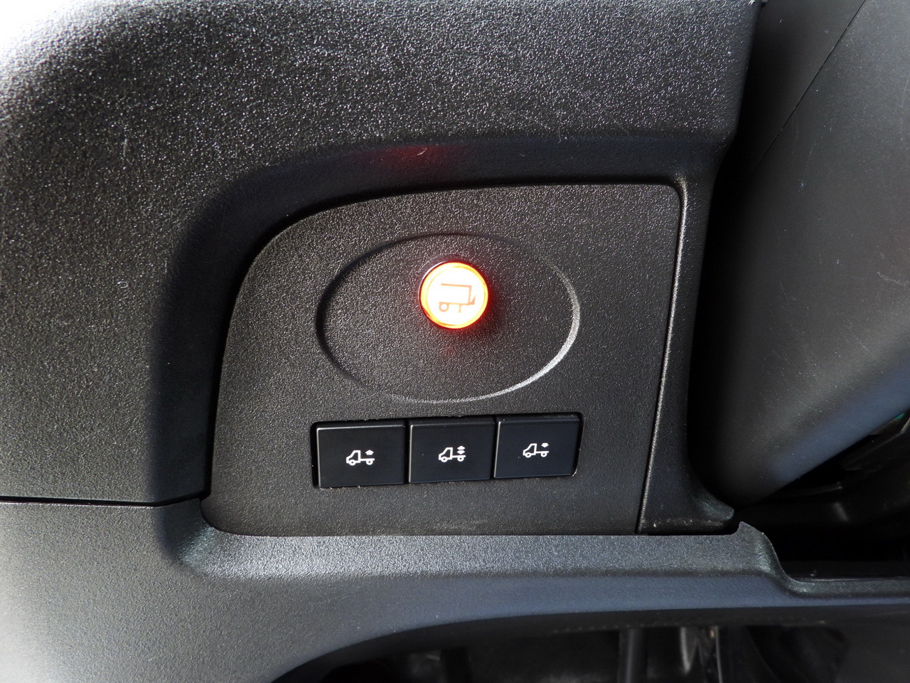 Kamion hladnjača IVECO DAILY 70C17 REFRIGERATOR 1*C LIFT 10 PALLETS POWER SUPPLY 230V CRUISE CONTROL AIR CONDITIONING PNEUMATICS AUTOMATIC TRANSMISSION HI-MATIC TWIN WHEELS 170HP: slika Kamion hladnjača IVECO DAILY 70C17 REFRIGERATOR 1*C LIFT 10 PALLETS POWER SUPPLY 230V CRUISE CONTROL AIR CONDITIONING PNEUMATICS AUTOMATIC TRANSMISSION HI-MATIC TWIN WHEELS 170HP Kamion hladnjača IVECO DAILY 70C17 REFRIGERATOR 1*C LIFT 10 PALLETS POWER SUPPLY 230V CRUISE CONTROL AIR CONDITIONING PNEUMATICS AUTOMATIC TRANSMISSION HI-MATIC TWIN WHEELS 170HP: slika Kamion hladnjača IVECO DAILY 70C17 REFRIGERATOR 1*C LIFT 10 PALLETS POWER SUPPLY 230V CRUISE CONTROL AIR CONDITIONING PNEUMATICS AUTOMATIC TRANSMISSION HI-MATIC TWIN WHEELS 170HP