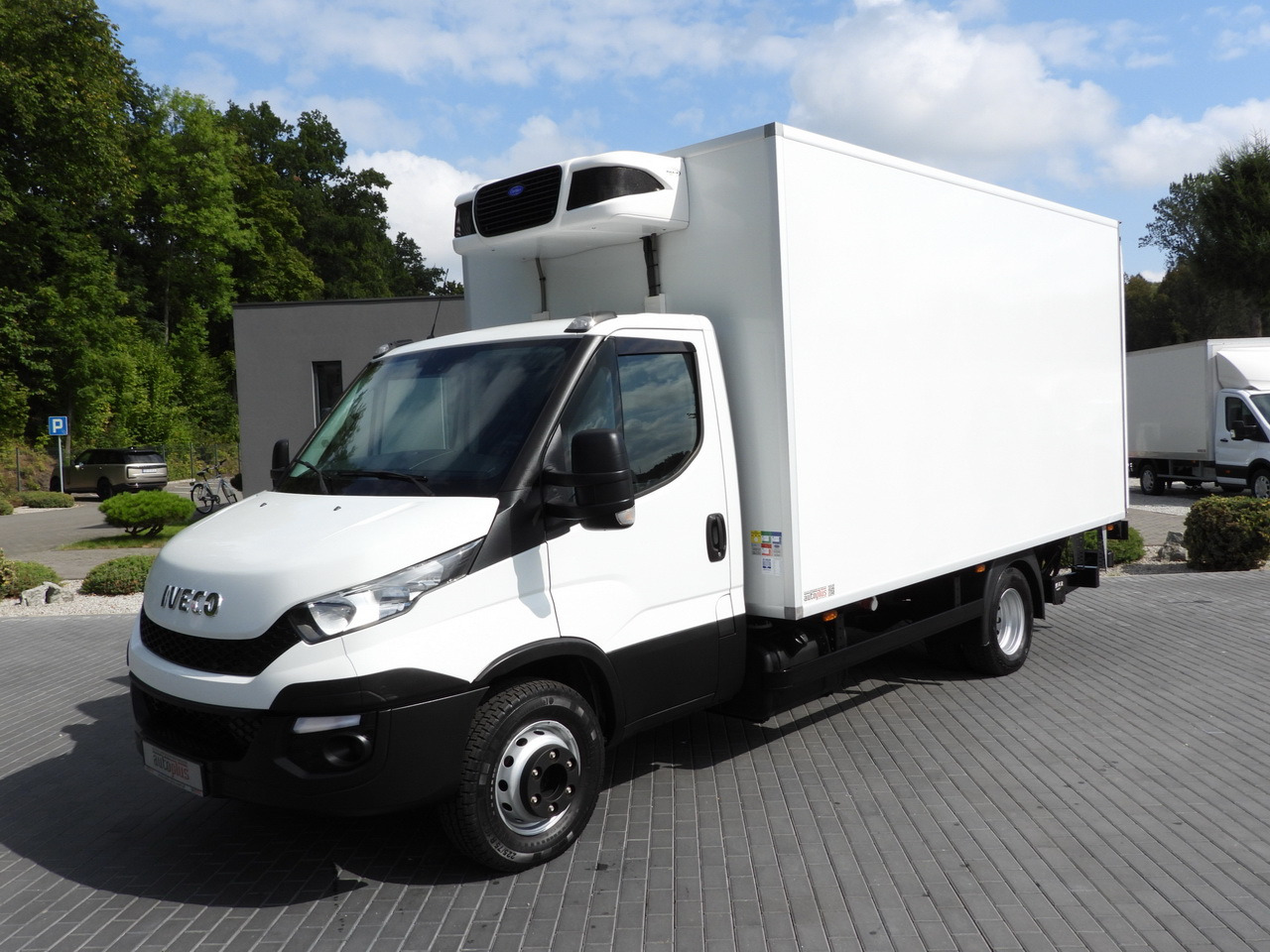 Kamion hladnjača IVECO DAILY 70C17 REFRIGERATOR 1*C LIFT 10 PALLETS POWER SUPPLY 230V CRUISE CONTROL AIR CONDITIONING PNEUMATICS AUTOMATIC TRANSMISSION HI-MATIC TWIN WHEELS 170HP: slika Kamion hladnjača IVECO DAILY 70C17 REFRIGERATOR 1*C LIFT 10 PALLETS POWER SUPPLY 230V CRUISE CONTROL AIR CONDITIONING PNEUMATICS AUTOMATIC TRANSMISSION HI-MATIC TWIN WHEELS 170HP Kamion hladnjača IVECO DAILY 70C17 REFRIGERATOR 1*C LIFT 10 PALLETS POWER SUPPLY 230V CRUISE CONTROL AIR CONDITIONING PNEUMATICS AUTOMATIC TRANSMISSION HI-MATIC TWIN WHEELS 170HP: slika Kamion hladnjača IVECO DAILY 70C17 REFRIGERATOR 1*C LIFT 10 PALLETS POWER SUPPLY 230V CRUISE CONTROL AIR CONDITIONING PNEUMATICS AUTOMATIC TRANSMISSION HI-MATIC TWIN WHEELS 170HP