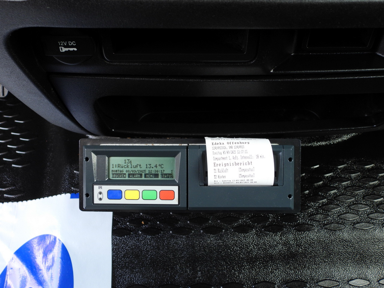 Kamion hladnjača IVECO DAILY 70C17 REFRIGERATOR 1*C LIFT 10 PALLETS POWER SUPPLY 230V CRUISE CONTROL AIR CONDITIONING PNEUMATICS AUTOMATIC TRANSMISSION HI-MATIC TWIN WHEELS 170HP: slika Kamion hladnjača IVECO DAILY 70C17 REFRIGERATOR 1*C LIFT 10 PALLETS POWER SUPPLY 230V CRUISE CONTROL AIR CONDITIONING PNEUMATICS AUTOMATIC TRANSMISSION HI-MATIC TWIN WHEELS 170HP Kamion hladnjača IVECO DAILY 70C17 REFRIGERATOR 1*C LIFT 10 PALLETS POWER SUPPLY 230V CRUISE CONTROL AIR CONDITIONING PNEUMATICS AUTOMATIC TRANSMISSION HI-MATIC TWIN WHEELS 170HP: slika Kamion hladnjača IVECO DAILY 70C17 REFRIGERATOR 1*C LIFT 10 PALLETS POWER SUPPLY 230V CRUISE CONTROL AIR CONDITIONING PNEUMATICS AUTOMATIC TRANSMISSION HI-MATIC TWIN WHEELS 170HP