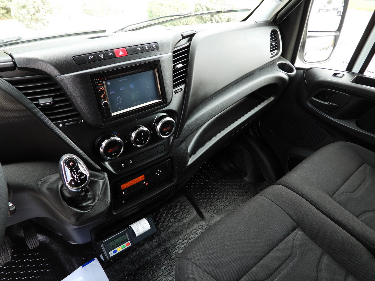 Kamion hladnjača IVECO DAILY 70C17 REFRIGERATOR 1*C LIFT 10 PALLETS POWER SUPPLY 230V CRUISE CONTROL AIR CONDITIONING PNEUMATICS AUTOMATIC TRANSMISSION HI-MATIC TWIN WHEELS 170HP: slika Kamion hladnjača IVECO DAILY 70C17 REFRIGERATOR 1*C LIFT 10 PALLETS POWER SUPPLY 230V CRUISE CONTROL AIR CONDITIONING PNEUMATICS AUTOMATIC TRANSMISSION HI-MATIC TWIN WHEELS 170HP Kamion hladnjača IVECO DAILY 70C17 REFRIGERATOR 1*C LIFT 10 PALLETS POWER SUPPLY 230V CRUISE CONTROL AIR CONDITIONING PNEUMATICS AUTOMATIC TRANSMISSION HI-MATIC TWIN WHEELS 170HP: slika Kamion hladnjača IVECO DAILY 70C17 REFRIGERATOR 1*C LIFT 10 PALLETS POWER SUPPLY 230V CRUISE CONTROL AIR CONDITIONING PNEUMATICS AUTOMATIC TRANSMISSION HI-MATIC TWIN WHEELS 170HP