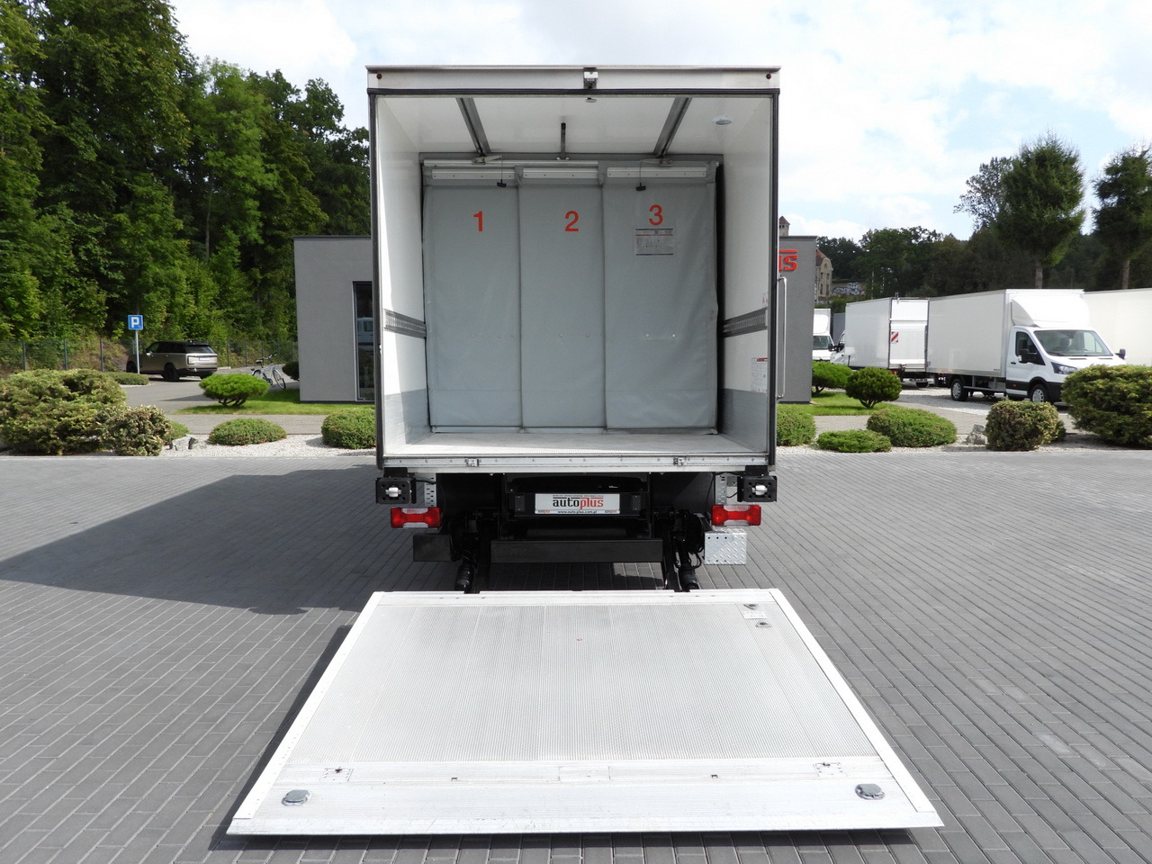 Kamion hladnjača IVECO DAILY 70C17 REFRIGERATOR 1*C LIFT 10 PALLETS POWER SUPPLY 230V CRUISE CONTROL AIR CONDITIONING PNEUMATICS AUTOMATIC TRANSMISSION HI-MATIC TWIN WHEELS 170HP: slika Kamion hladnjača IVECO DAILY 70C17 REFRIGERATOR 1*C LIFT 10 PALLETS POWER SUPPLY 230V CRUISE CONTROL AIR CONDITIONING PNEUMATICS AUTOMATIC TRANSMISSION HI-MATIC TWIN WHEELS 170HP Kamion hladnjača IVECO DAILY 70C17 REFRIGERATOR 1*C LIFT 10 PALLETS POWER SUPPLY 230V CRUISE CONTROL AIR CONDITIONING PNEUMATICS AUTOMATIC TRANSMISSION HI-MATIC TWIN WHEELS 170HP: slika Kamion hladnjača IVECO DAILY 70C17 REFRIGERATOR 1*C LIFT 10 PALLETS POWER SUPPLY 230V CRUISE CONTROL AIR CONDITIONING PNEUMATICS AUTOMATIC TRANSMISSION HI-MATIC TWIN WHEELS 170HP