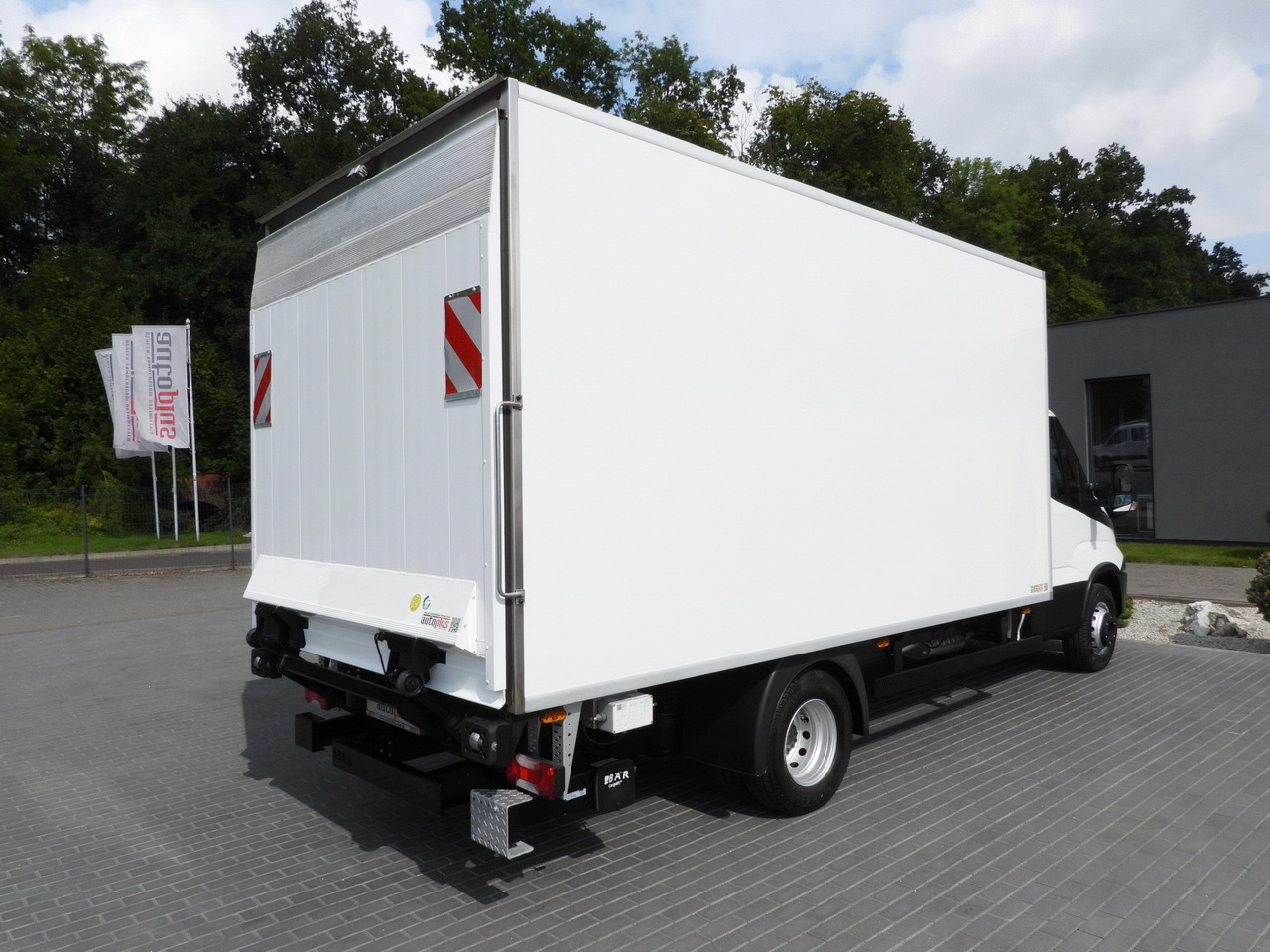 Kamion hladnjača IVECO DAILY 70C17 REFRIGERATOR 1*C LIFT 10 PALLETS POWER SUPPLY 230V CRUISE CONTROL AIR CONDITIONING PNEUMATICS AUTOMATIC TRANSMISSION HI-MATIC TWIN WHEELS 170HP: slika Kamion hladnjača IVECO DAILY 70C17 REFRIGERATOR 1*C LIFT 10 PALLETS POWER SUPPLY 230V CRUISE CONTROL AIR CONDITIONING PNEUMATICS AUTOMATIC TRANSMISSION HI-MATIC TWIN WHEELS 170HP Kamion hladnjača IVECO DAILY 70C17 REFRIGERATOR 1*C LIFT 10 PALLETS POWER SUPPLY 230V CRUISE CONTROL AIR CONDITIONING PNEUMATICS AUTOMATIC TRANSMISSION HI-MATIC TWIN WHEELS 170HP: slika Kamion hladnjača IVECO DAILY 70C17 REFRIGERATOR 1*C LIFT 10 PALLETS POWER SUPPLY 230V CRUISE CONTROL AIR CONDITIONING PNEUMATICS AUTOMATIC TRANSMISSION HI-MATIC TWIN WHEELS 170HP