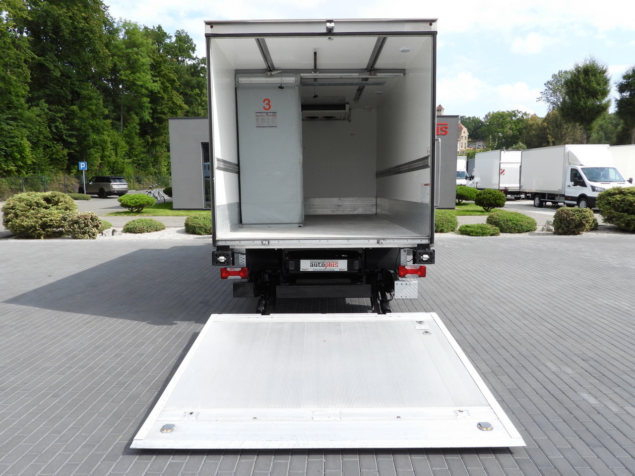 Kamion hladnjača IVECO DAILY 70C17 REFRIGERATOR 1*C LIFT 10 PALLETS POWER SUPPLY 230V CRUISE CONTROL AIR CONDITIONING PNEUMATICS AUTOMATIC TRANSMISSION HI-MATIC TWIN WHEELS 170HP: slika Kamion hladnjača IVECO DAILY 70C17 REFRIGERATOR 1*C LIFT 10 PALLETS POWER SUPPLY 230V CRUISE CONTROL AIR CONDITIONING PNEUMATICS AUTOMATIC TRANSMISSION HI-MATIC TWIN WHEELS 170HP Kamion hladnjača IVECO DAILY 70C17 REFRIGERATOR 1*C LIFT 10 PALLETS POWER SUPPLY 230V CRUISE CONTROL AIR CONDITIONING PNEUMATICS AUTOMATIC TRANSMISSION HI-MATIC TWIN WHEELS 170HP: slika Kamion hladnjača IVECO DAILY 70C17 REFRIGERATOR 1*C LIFT 10 PALLETS POWER SUPPLY 230V CRUISE CONTROL AIR CONDITIONING PNEUMATICS AUTOMATIC TRANSMISSION HI-MATIC TWIN WHEELS 170HP