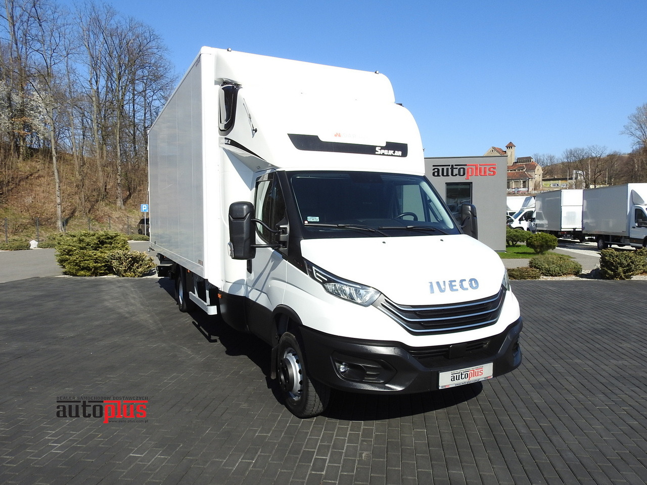 IVECO DAILY 70C18 BOX LIFT 14 PALLETS WEBASTO CRUISE CONTROL NAVIGATION LED LIGHTS TWIN WHEELS AIR CONDITIONING 180HP - Dostavno vozilo sa zatvorenim sandukom: slika IVECO DAILY 70C18 BOX LIFT 14 PALLETS WEBASTO CRUISE CONTROL NAVIGATION LED LIGHTS TWIN WHEELS AIR CONDITIONING 180HP - Dostavno vozilo sa zatvorenim sandukom IVECO DAILY 70C18 BOX LIFT 14 PALLETS WEBASTO CRUISE CONTROL NAVIGATION LED LIGHTS TWIN WHEELS AIR CONDITIONING 180HP - Dostavno vozilo sa zatvorenim sandukom: slika IVECO DAILY 70C18 BOX LIFT 14 PALLETS WEBASTO CRUISE CONTROL NAVIGATION LED LIGHTS TWIN WHEELS AIR CONDITIONING 180HP - Dostavno vozilo sa zatvorenim sandukom