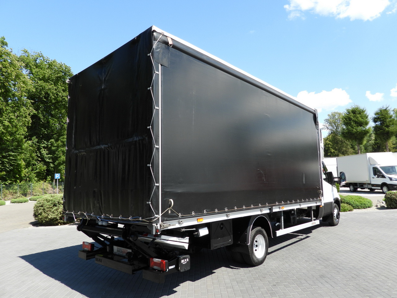 IVECO DAILY 70C18 TARPAULIN LIFT 14 PALLETS WEBASTO CRUISE CONTROL LED LIGHTS TWIN WHEELS AIR CONDITIONING 180HP - Dostavno vozilo s ceradom: slika IVECO DAILY 70C18 TARPAULIN LIFT 14 PALLETS WEBASTO CRUISE CONTROL LED LIGHTS TWIN WHEELS AIR CONDITIONING 180HP - Dostavno vozilo s ceradom IVECO DAILY 70C18 TARPAULIN LIFT 14 PALLETS WEBASTO CRUISE CONTROL LED LIGHTS TWIN WHEELS AIR CONDITIONING 180HP - Dostavno vozilo s ceradom: slika IVECO DAILY 70C18 TARPAULIN LIFT 14 PALLETS WEBASTO CRUISE CONTROL LED LIGHTS TWIN WHEELS AIR CONDITIONING 180HP - Dostavno vozilo s ceradom