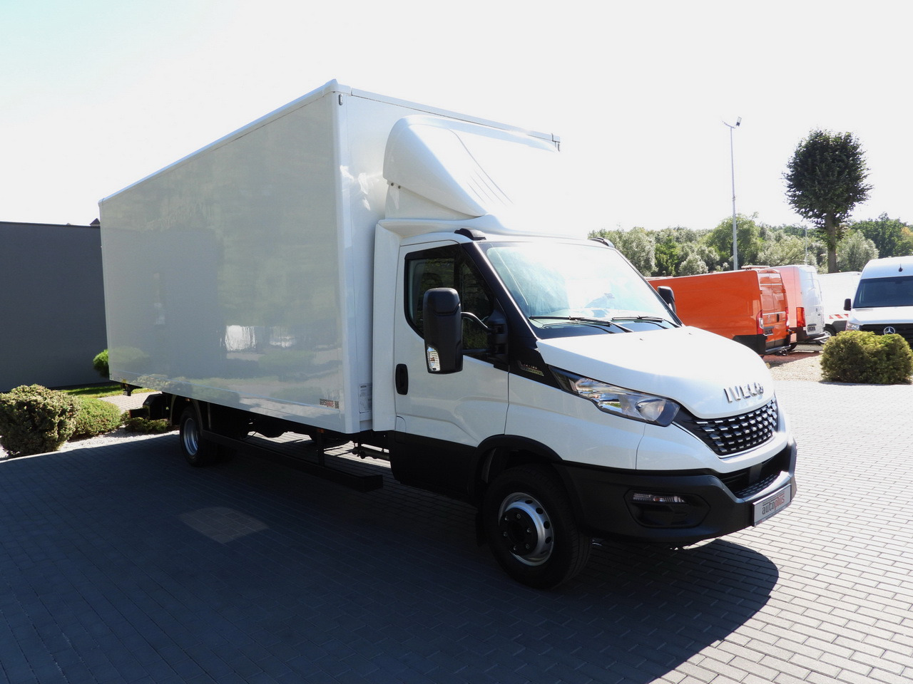 IVECO DAILY 72C18 LIFT 14 PALLETS CRUISE CONTROL PNEUMATICS AUTOMATIC TRANSMISSION HI-MATIC TWIN WHEELS AIR CONDITIONING 180HP - Kamion sandučar: slika IVECO DAILY 72C18 LIFT 14 PALLETS CRUISE CONTROL PNEUMATICS AUTOMATIC TRANSMISSION HI-MATIC TWIN WHEELS AIR CONDITIONING 180HP - Kamion sandučar IVECO DAILY 72C18 LIFT 14 PALLETS CRUISE CONTROL PNEUMATICS AUTOMATIC TRANSMISSION HI-MATIC TWIN WHEELS AIR CONDITIONING 180HP - Kamion sandučar: slika IVECO DAILY 72C18 LIFT 14 PALLETS CRUISE CONTROL PNEUMATICS AUTOMATIC TRANSMISSION HI-MATIC TWIN WHEELS AIR CONDITIONING 180HP - Kamion sandučar