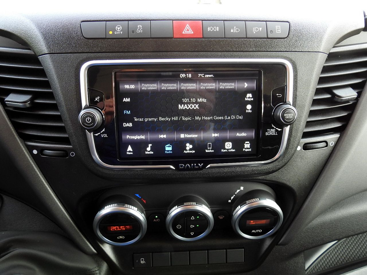 Novi Dostavno vozilo s ceradom IVECO DAILY NEW TARPAULIN 10 PALLETS WEBASTO CRUISE CONTROL NAVIGATION AIR CONDITIONING LED LIGHTS  180HP: slika Novi Dostavno vozilo s ceradom IVECO DAILY NEW TARPAULIN 10 PALLETS WEBASTO CRUISE CONTROL NAVIGATION AIR CONDITIONING LED LIGHTS  180HP