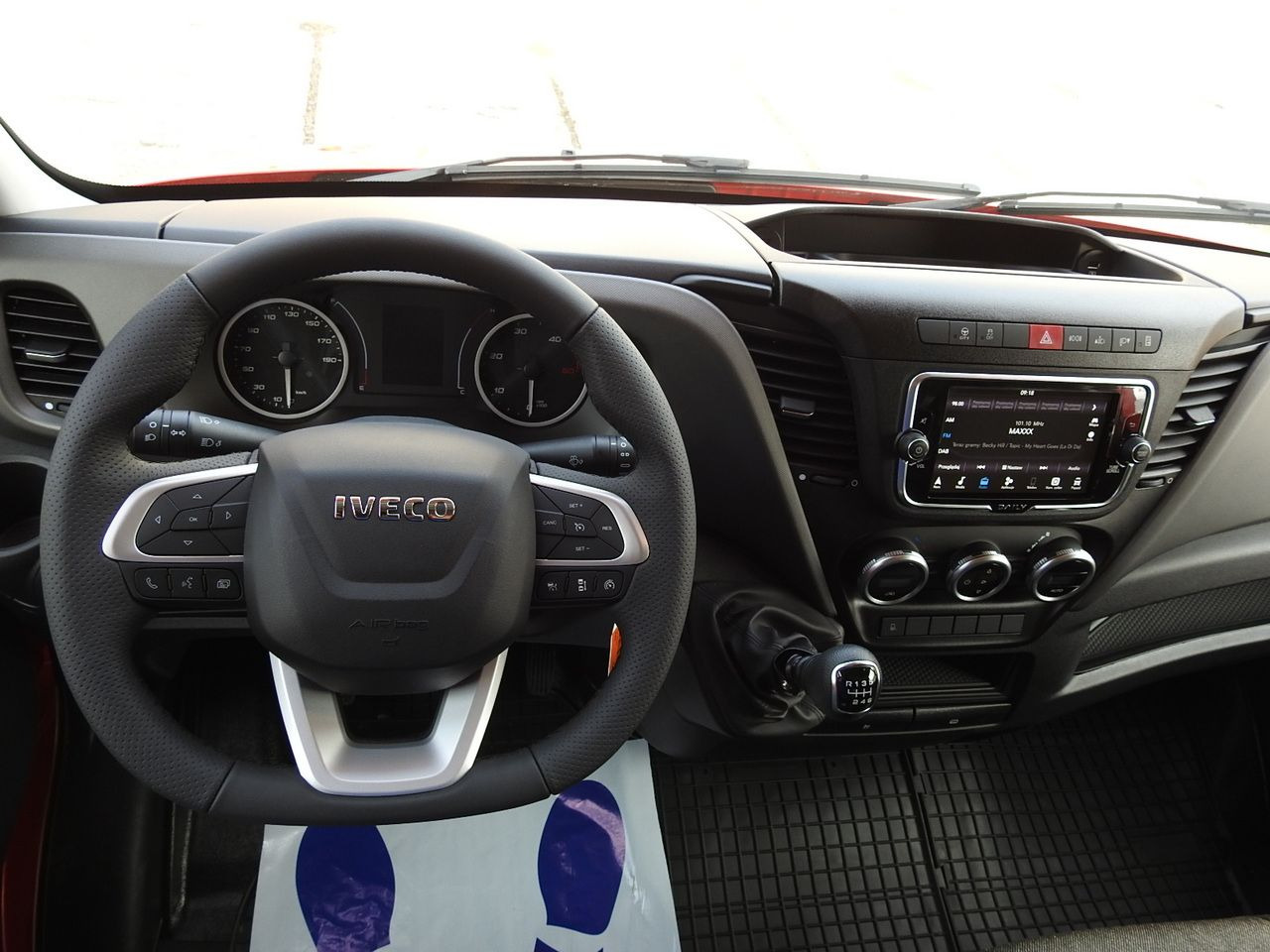 Novi Dostavno vozilo s ceradom IVECO DAILY NEW TARPAULIN 10 PALLETS WEBASTO CRUISE CONTROL NAVIGATION AIR CONDITIONING LED LIGHTS  180HP: slika Novi Dostavno vozilo s ceradom IVECO DAILY NEW TARPAULIN 10 PALLETS WEBASTO CRUISE CONTROL NAVIGATION AIR CONDITIONING LED LIGHTS  180HP