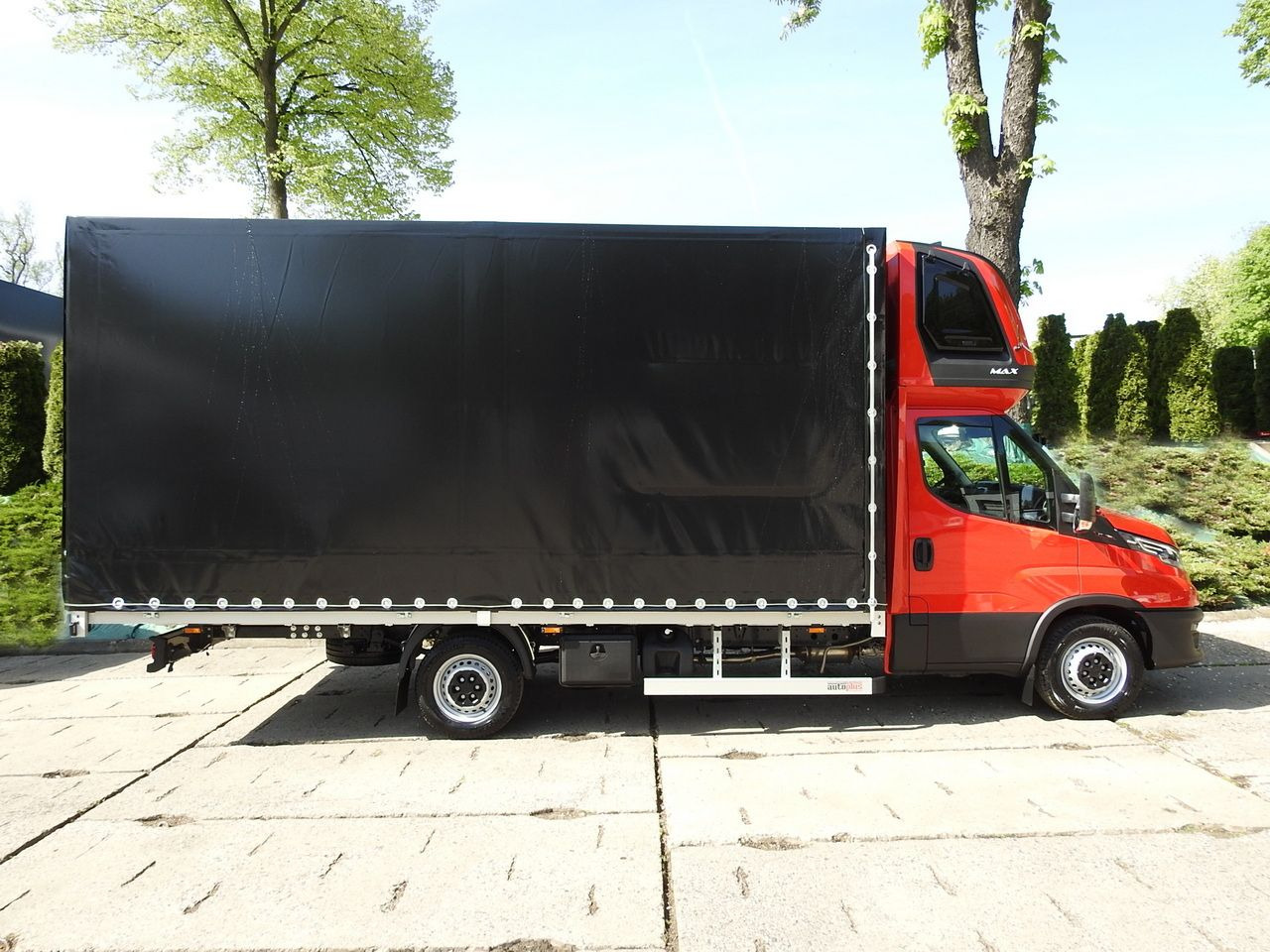 Novi Dostavno vozilo s ceradom IVECO DAILY NEW TARPAULIN 10 PALLETS WEBASTO CRUISE CONTROL NAVIGATION AIR CONDITIONING LED LIGHTS  180HP: slika Novi Dostavno vozilo s ceradom IVECO DAILY NEW TARPAULIN 10 PALLETS WEBASTO CRUISE CONTROL NAVIGATION AIR CONDITIONING LED LIGHTS  180HP