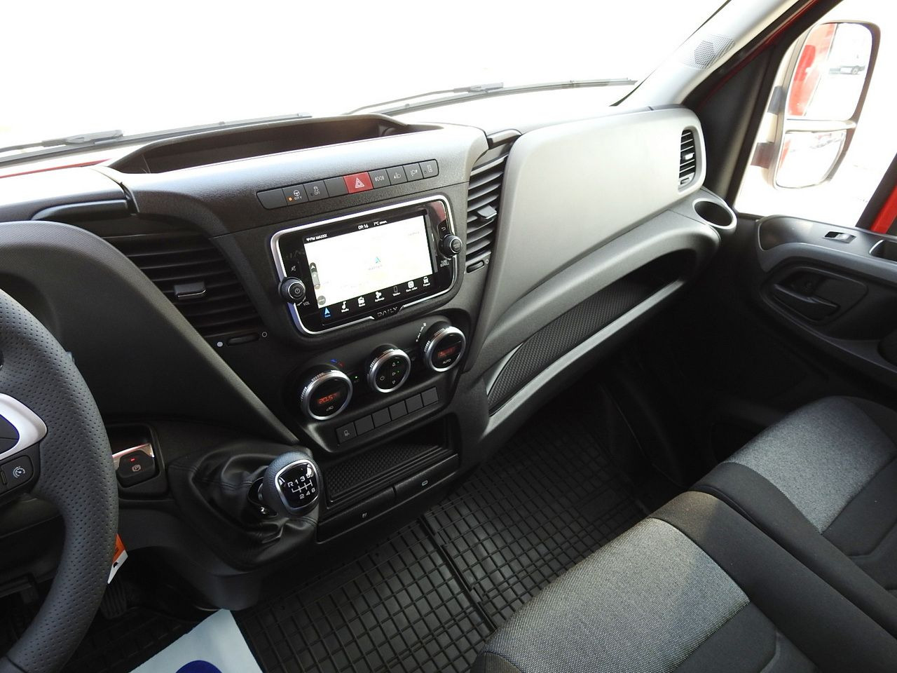 Novi Dostavno vozilo s ceradom IVECO DAILY NEW TARPAULIN 10 PALLETS WEBASTO CRUISE CONTROL NAVIGATION AIR CONDITIONING LED LIGHTS  180HP: slika Novi Dostavno vozilo s ceradom IVECO DAILY NEW TARPAULIN 10 PALLETS WEBASTO CRUISE CONTROL NAVIGATION AIR CONDITIONING LED LIGHTS  180HP