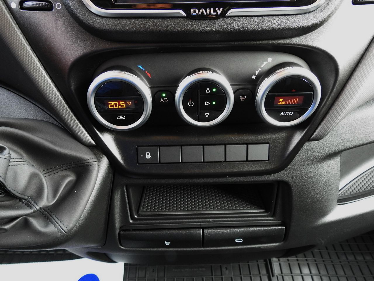 Novi Dostavno vozilo s ceradom IVECO DAILY NEW TARPAULIN 10 PALLETS WEBASTO CRUISE CONTROL NAVIGATION AIR CONDITIONING LED LIGHTS  180HP: slika Novi Dostavno vozilo s ceradom IVECO DAILY NEW TARPAULIN 10 PALLETS WEBASTO CRUISE CONTROL NAVIGATION AIR CONDITIONING LED LIGHTS  180HP