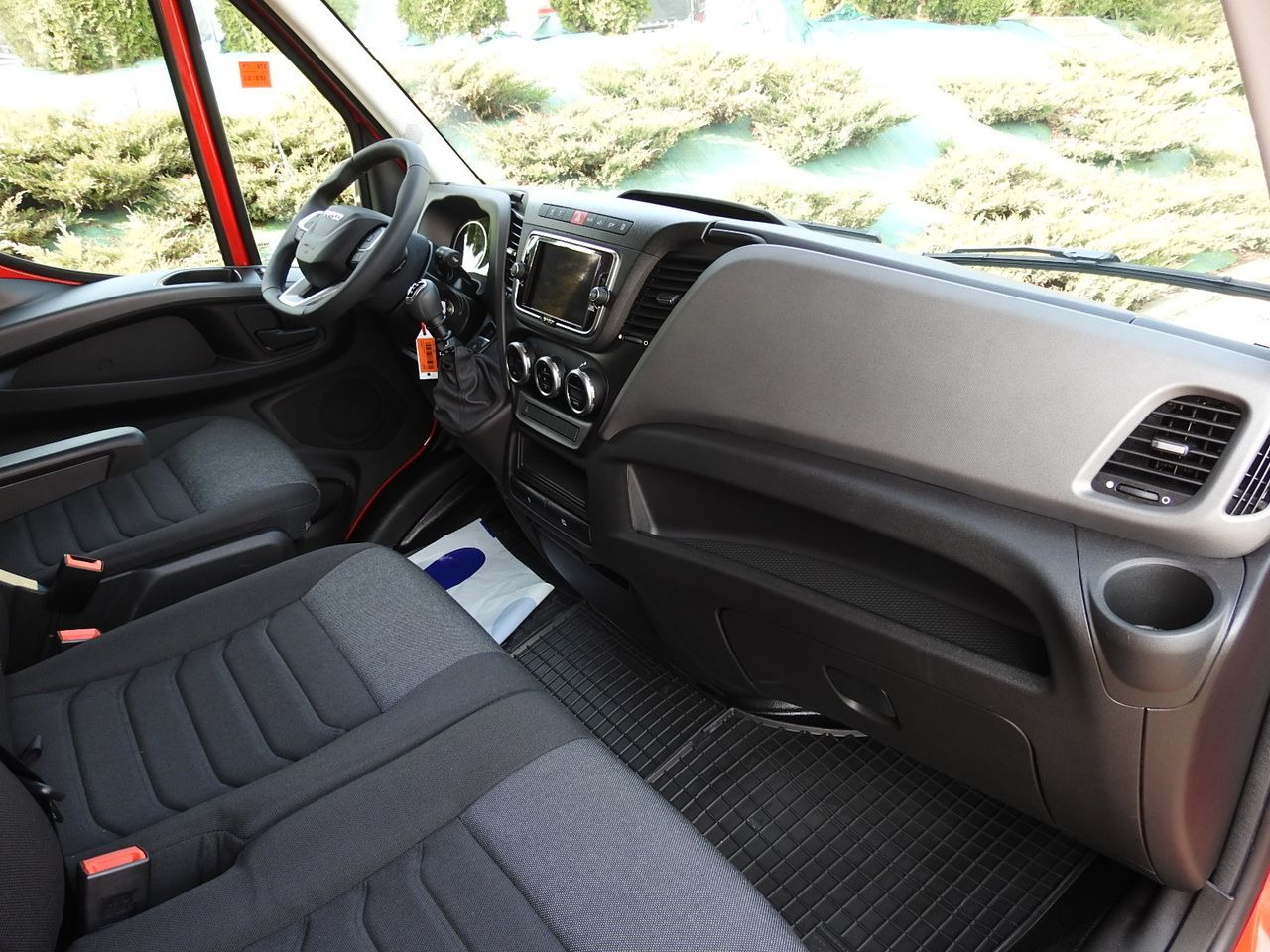 Novi Dostavno vozilo s ceradom IVECO DAILY NEW TARPAULIN 10 PALLETS WEBASTO CRUISE CONTROL NAVIGATION AIR CONDITIONING LED LIGHTS  180HP: slika Novi Dostavno vozilo s ceradom IVECO DAILY NEW TARPAULIN 10 PALLETS WEBASTO CRUISE CONTROL NAVIGATION AIR CONDITIONING LED LIGHTS  180HP