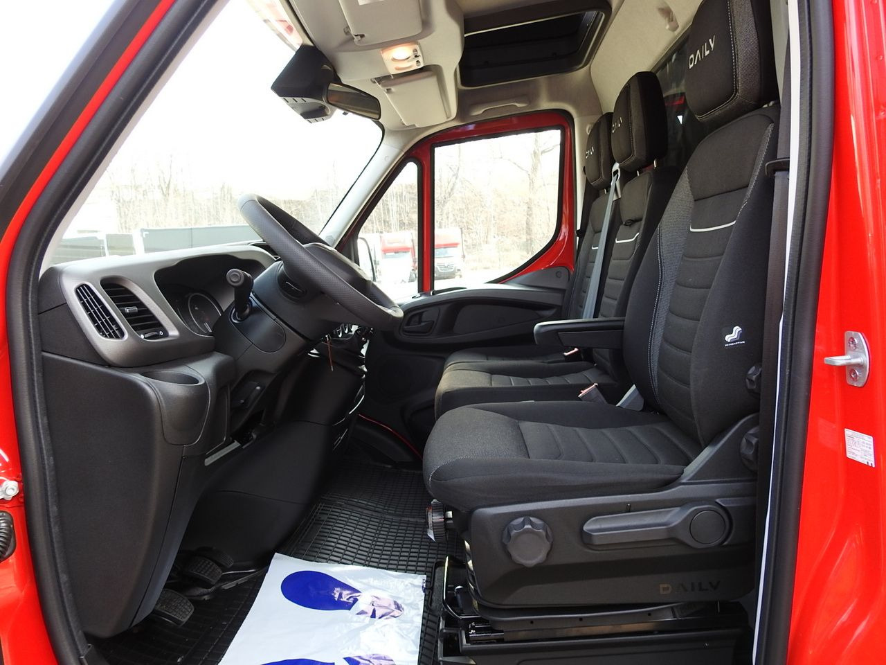 Novi Dostavno vozilo s ceradom IVECO DAILY NEW TARPAULIN 10 PALLETS WEBASTO CRUISE CONTROL NAVIGATION AIR CONDITIONING LED LIGHTS  180HP: slika Novi Dostavno vozilo s ceradom IVECO DAILY NEW TARPAULIN 10 PALLETS WEBASTO CRUISE CONTROL NAVIGATION AIR CONDITIONING LED LIGHTS  180HP
